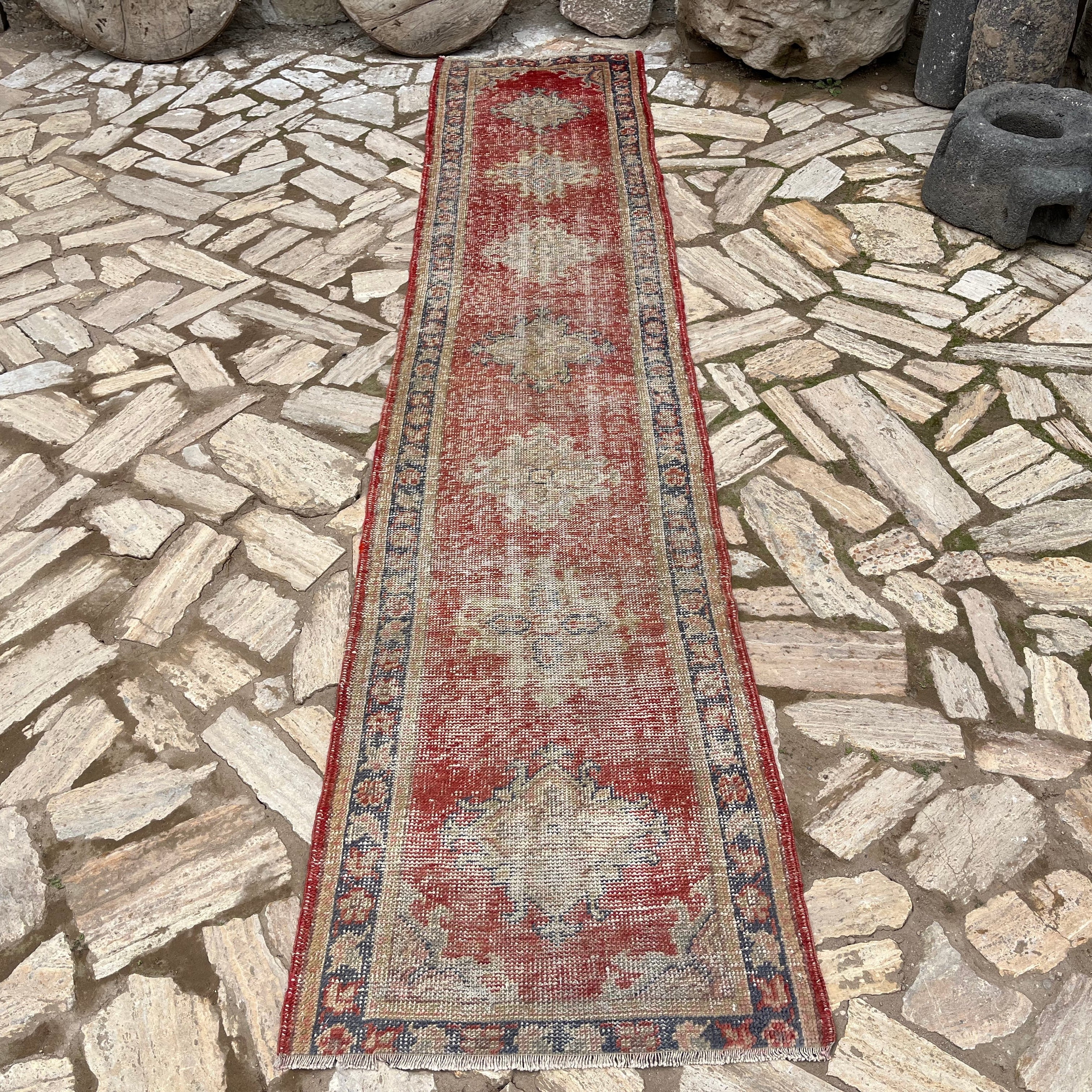 Lilian 2'5'' x 11'6''
