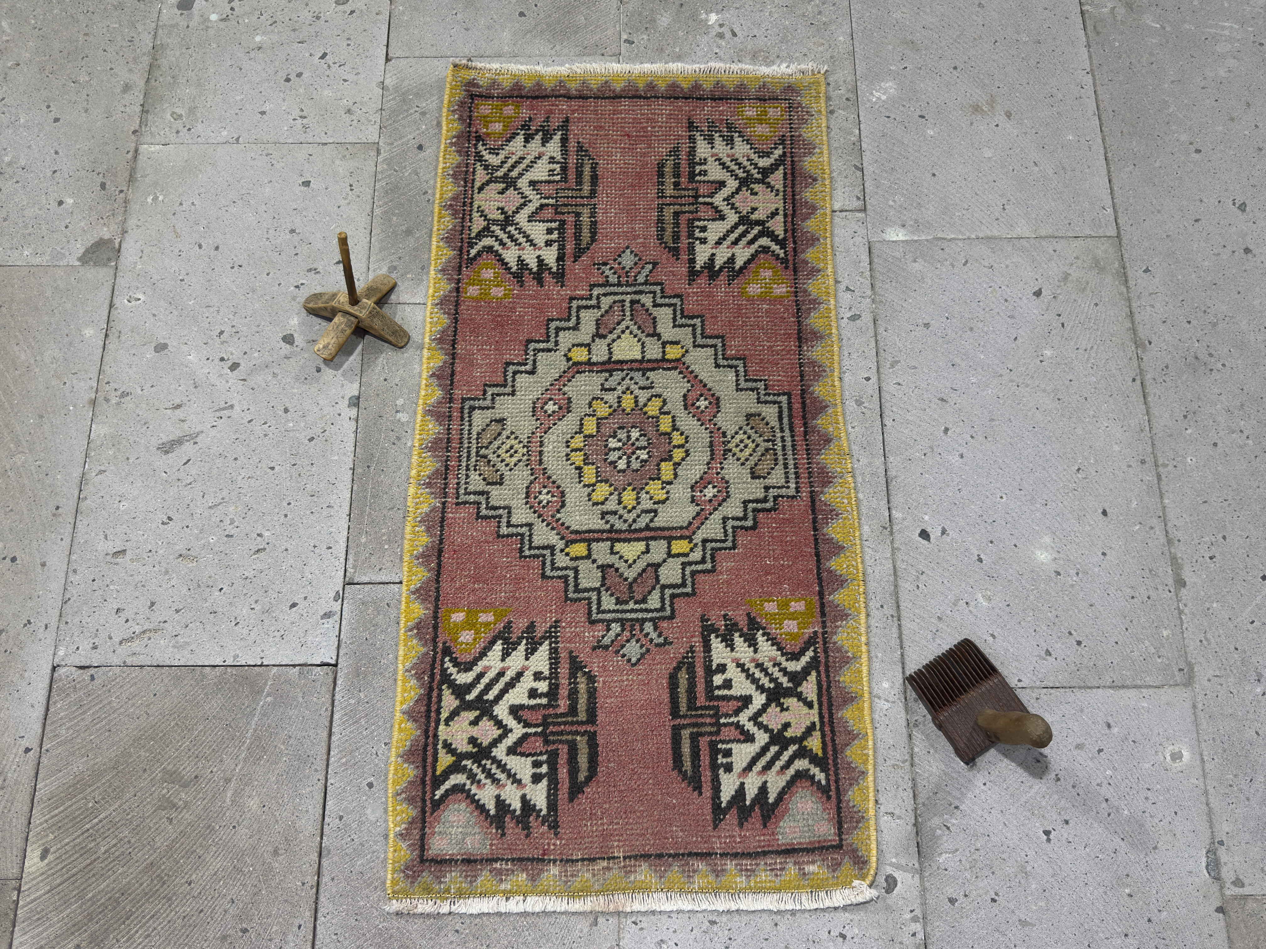 Shop Small Vintage Rugs (Up to 2x4) - Cozy & Elegant – Kirmen™