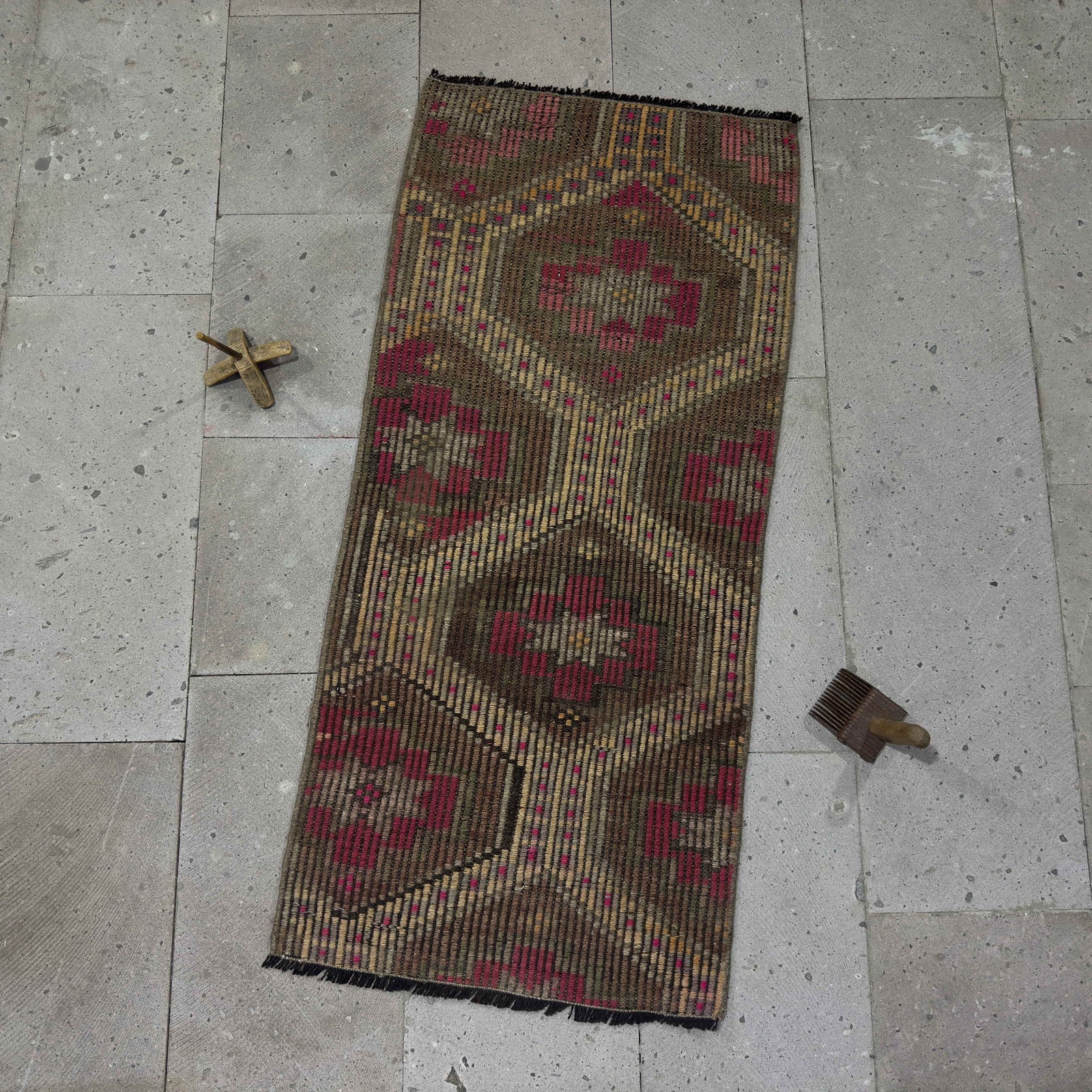 Mada 2’ x 4’4”