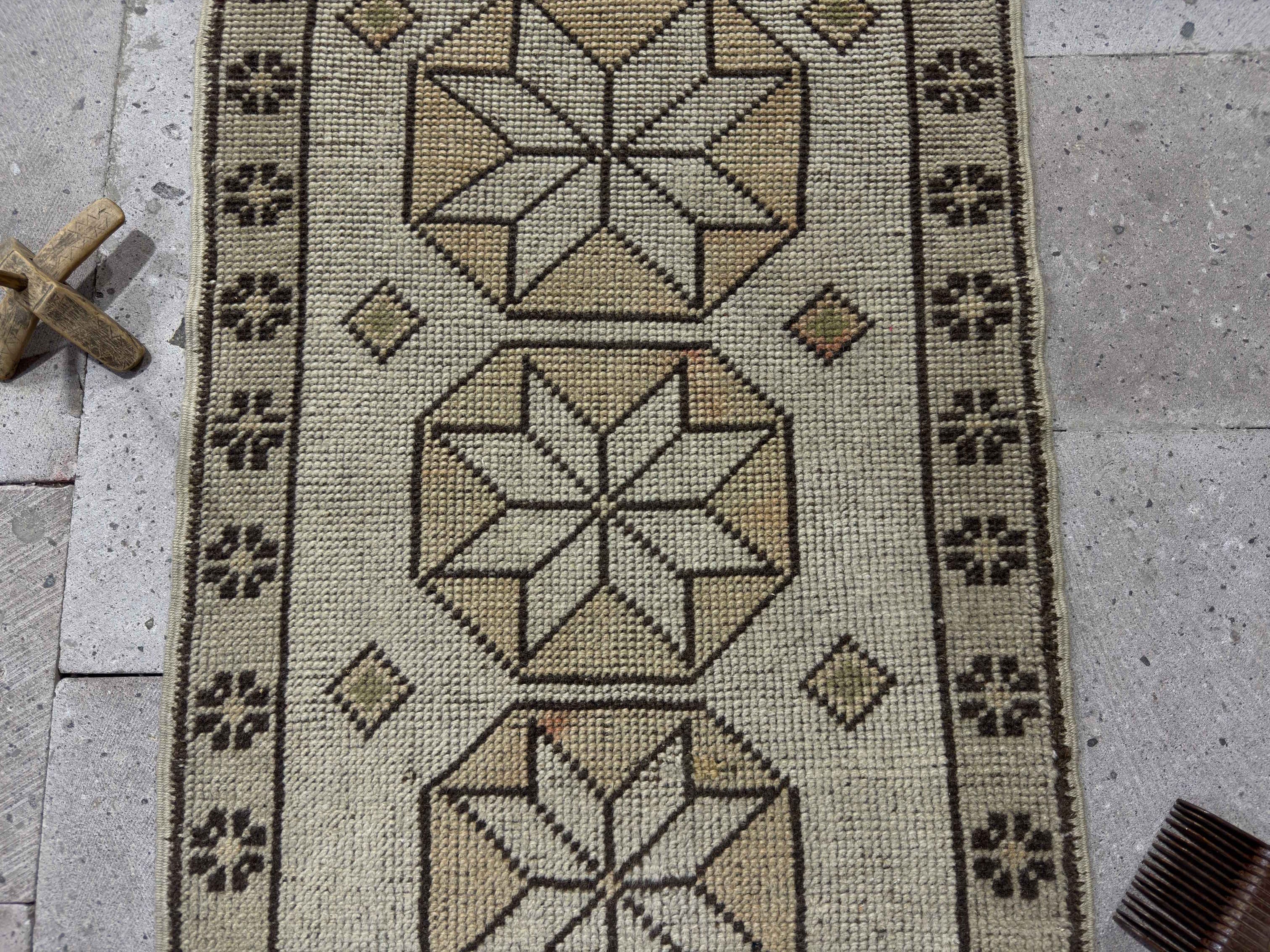 Marne 1'10" x 2'9"