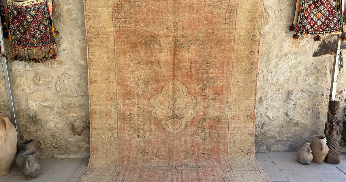6' x 9' Vintage Oriental Rug, Red - Matias – Kirmen™