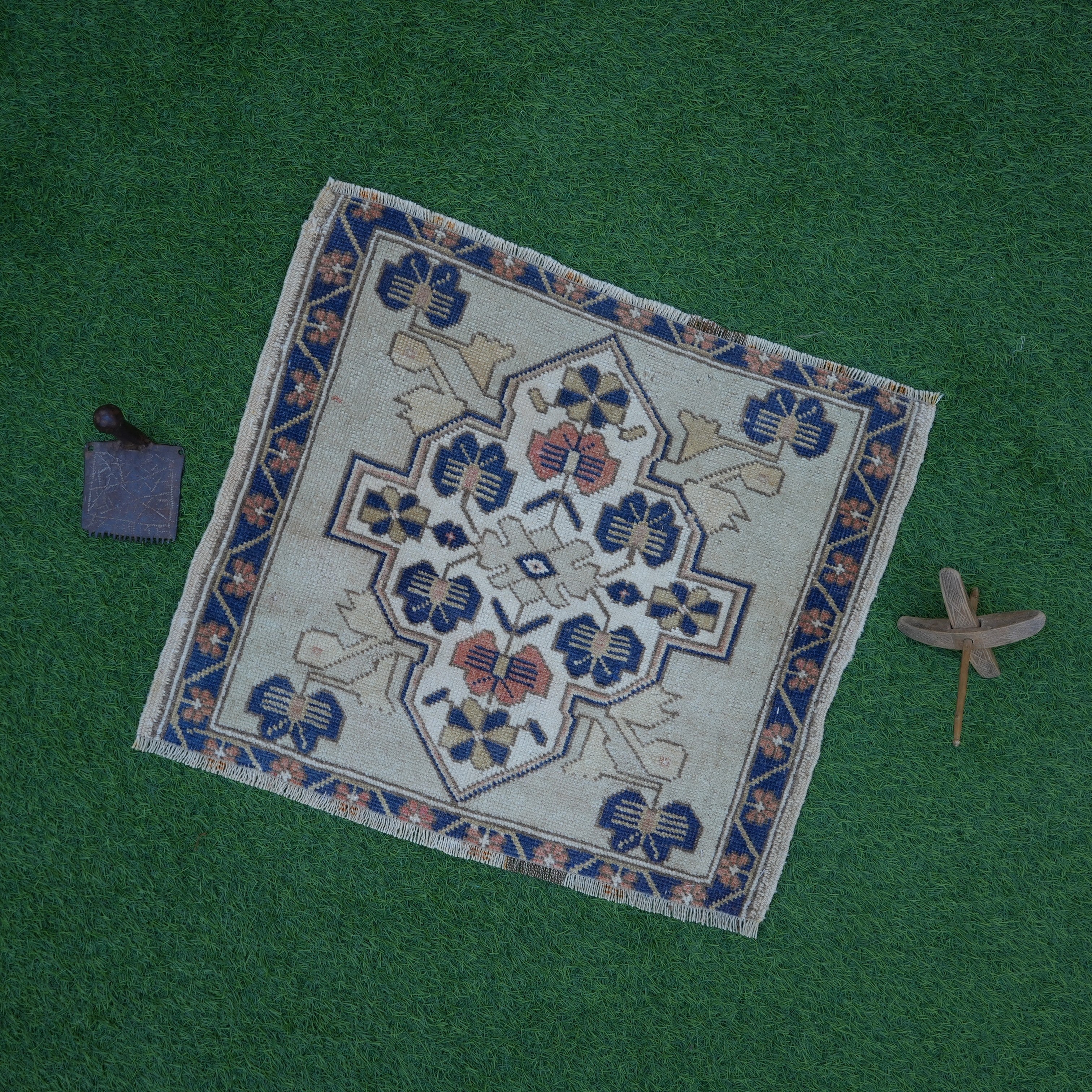 Maud - Sqaure Turkish Rug