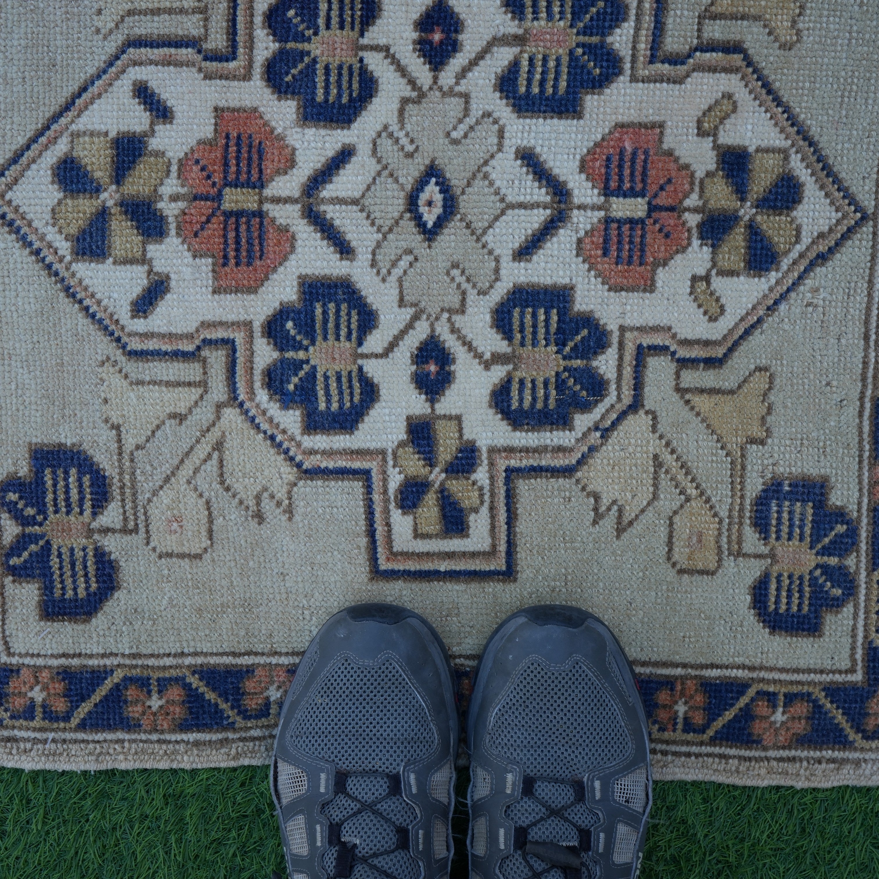 Maud - Sqaure Turkish Rug