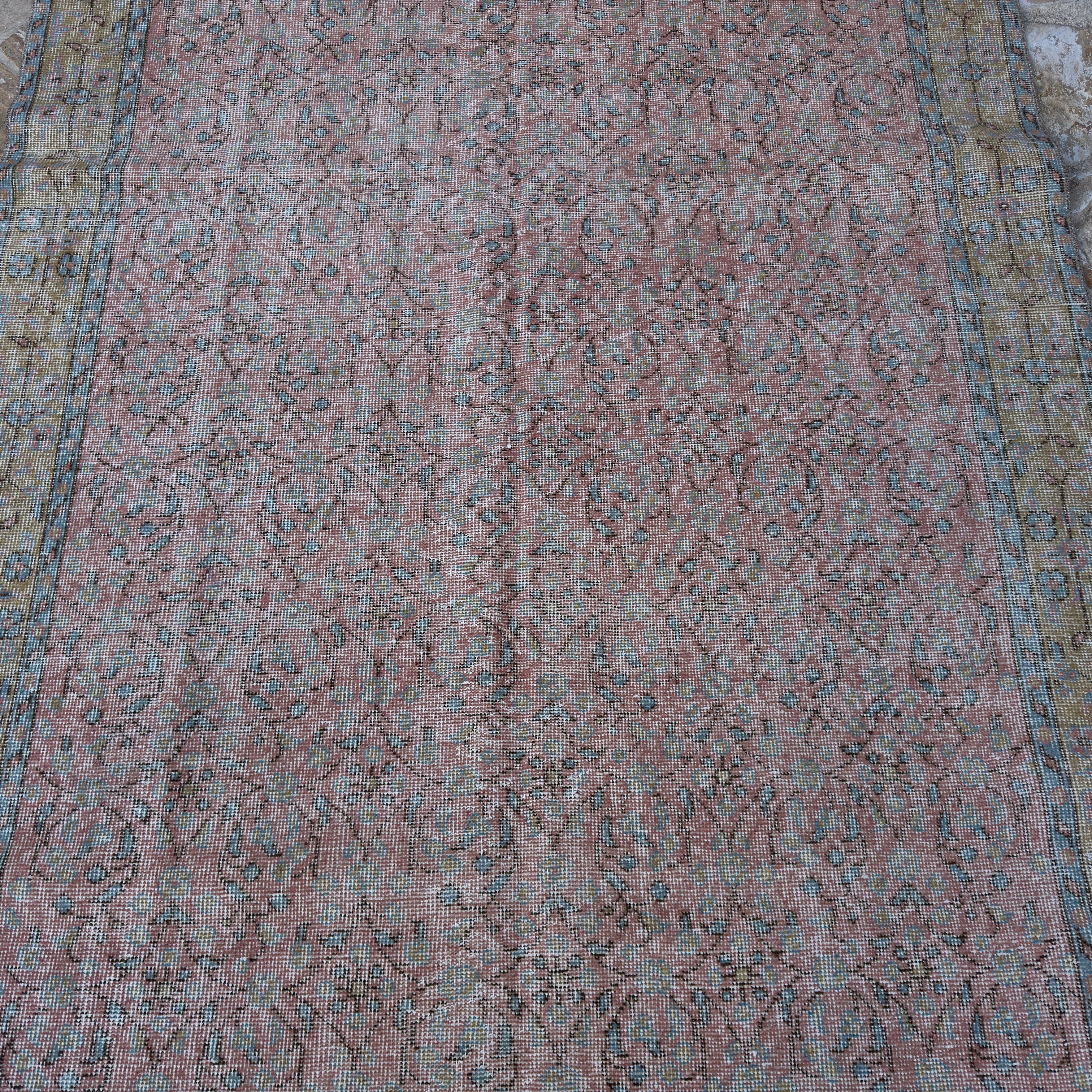 Maxy 5'5" x 9'7"