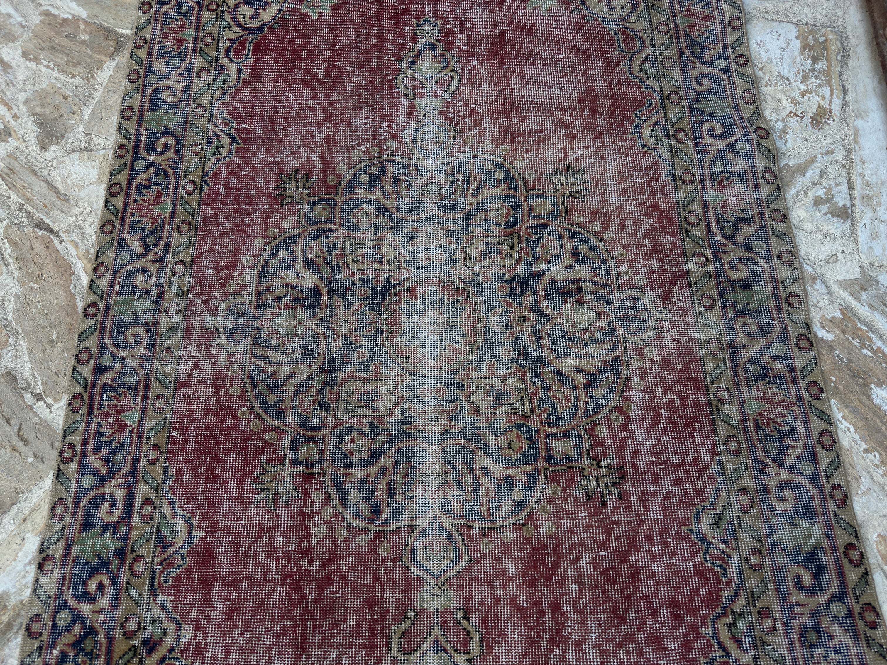 Melita 3’10” x 6’9”