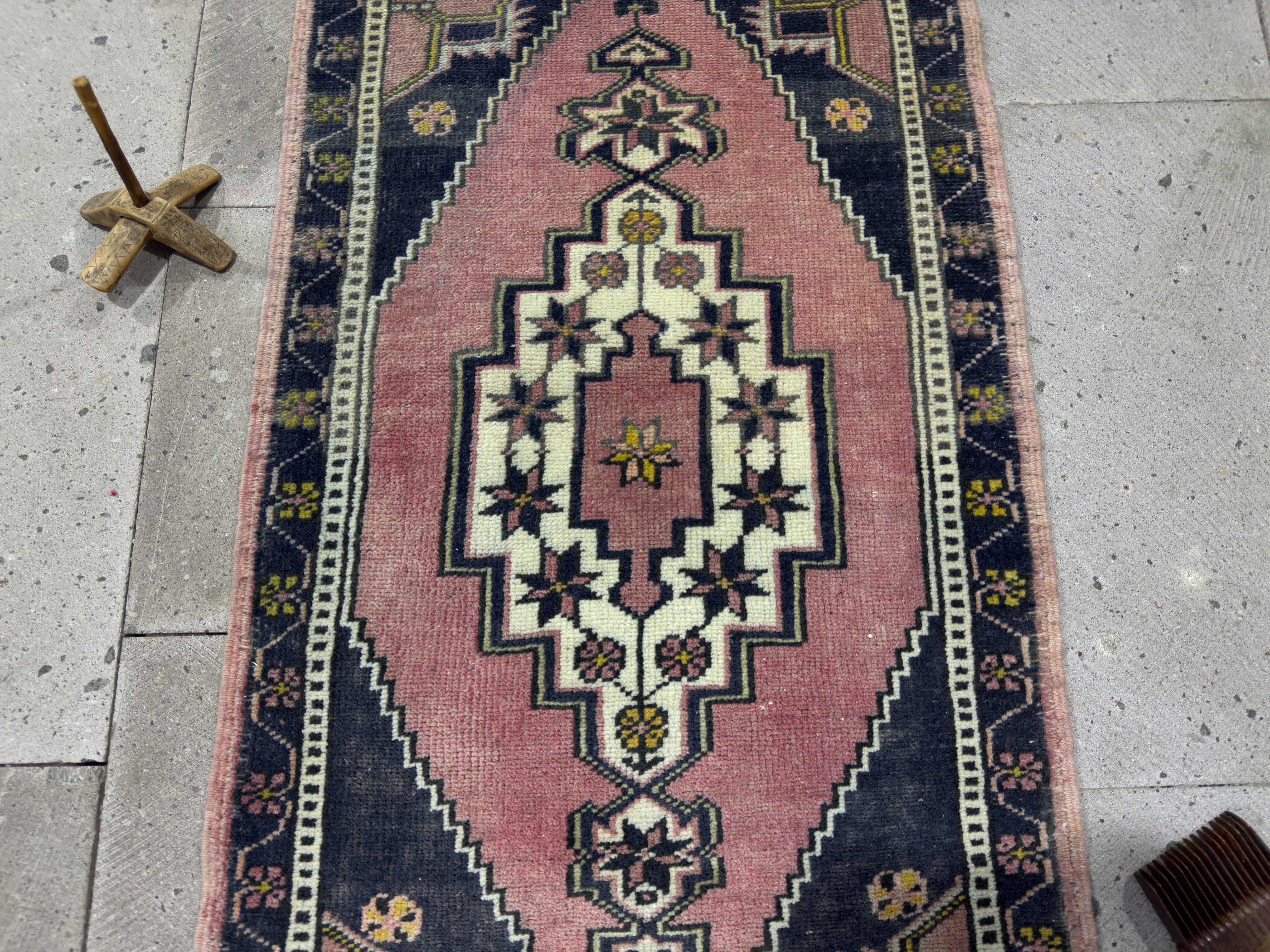 Minetta 2’ x 4’