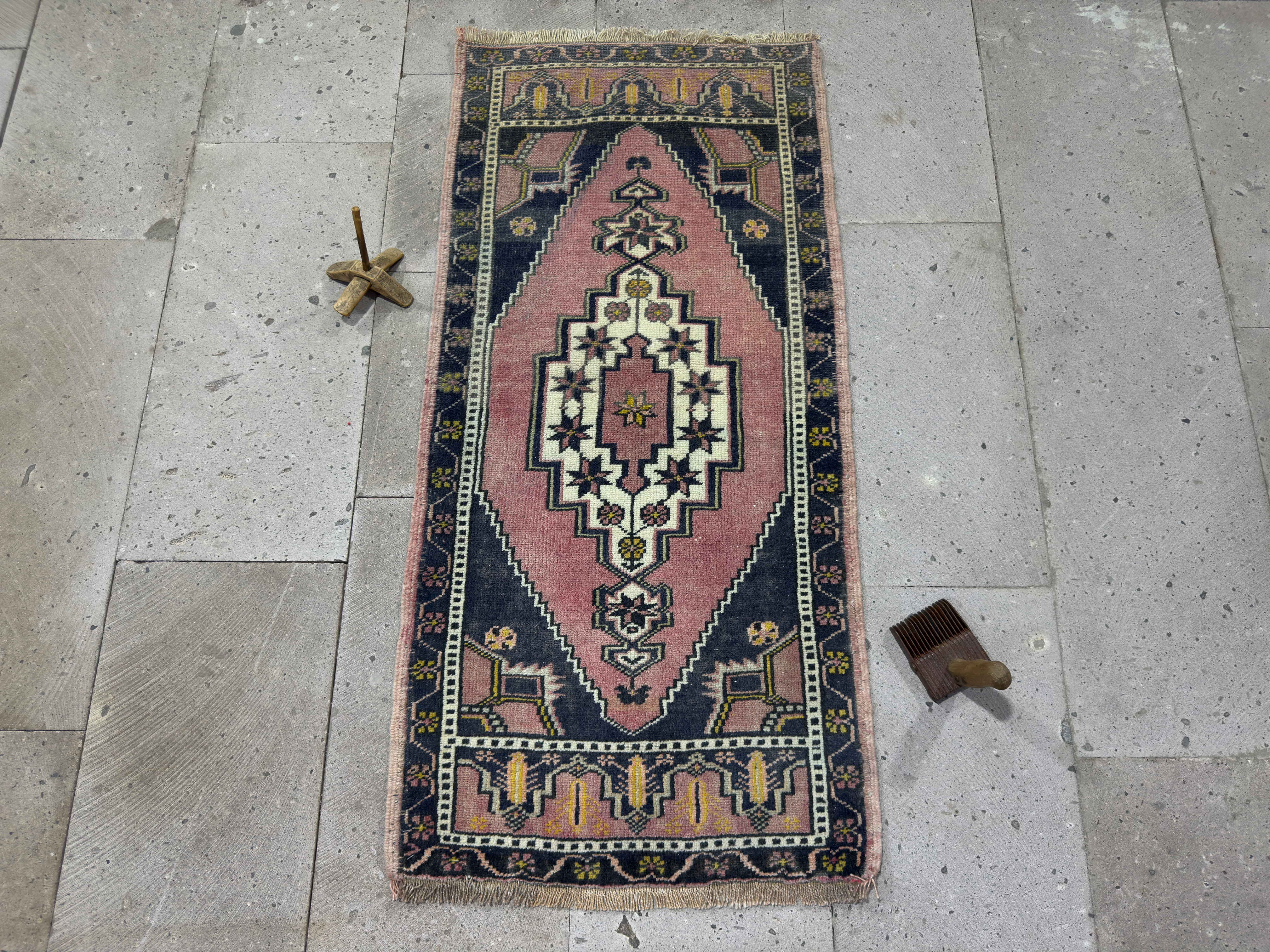 Minetta 2’ x 4’