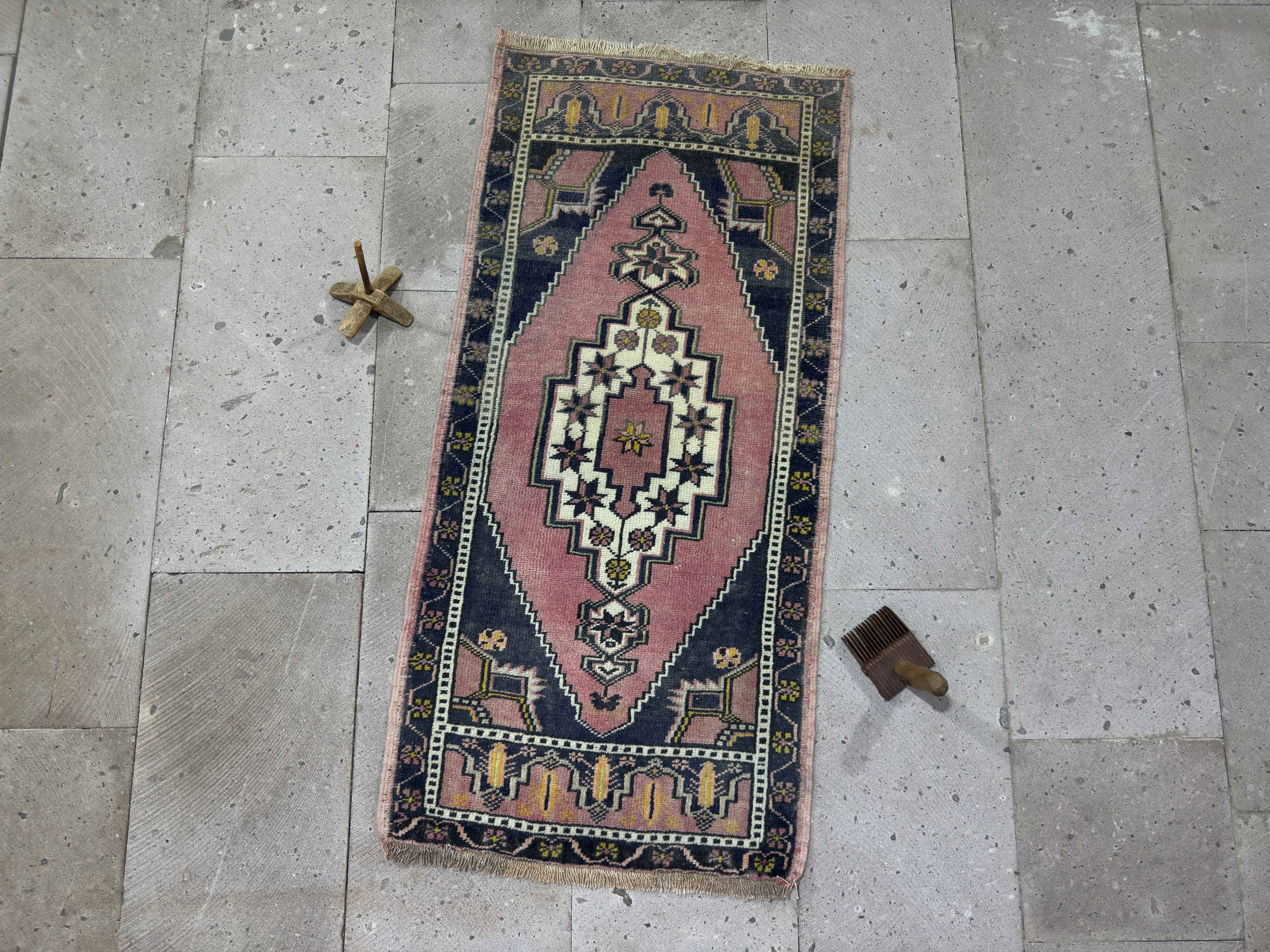 Minetta 2’ x 4’