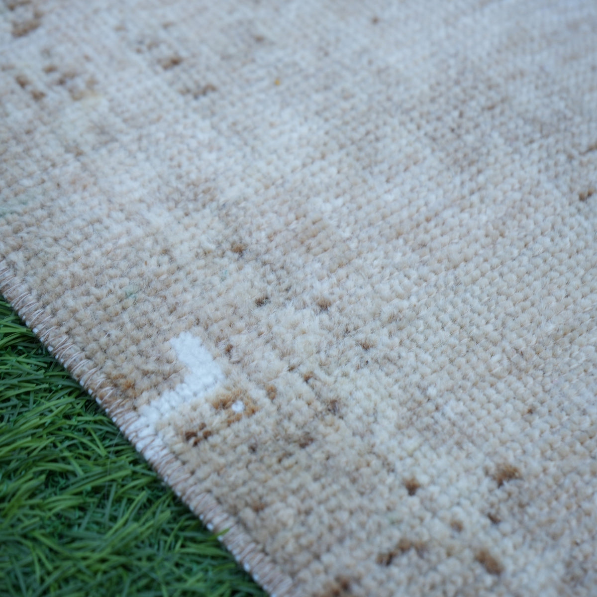 Beige 2' x 4' Turkish mini runner rug in wool and cotton, shown on the floor.