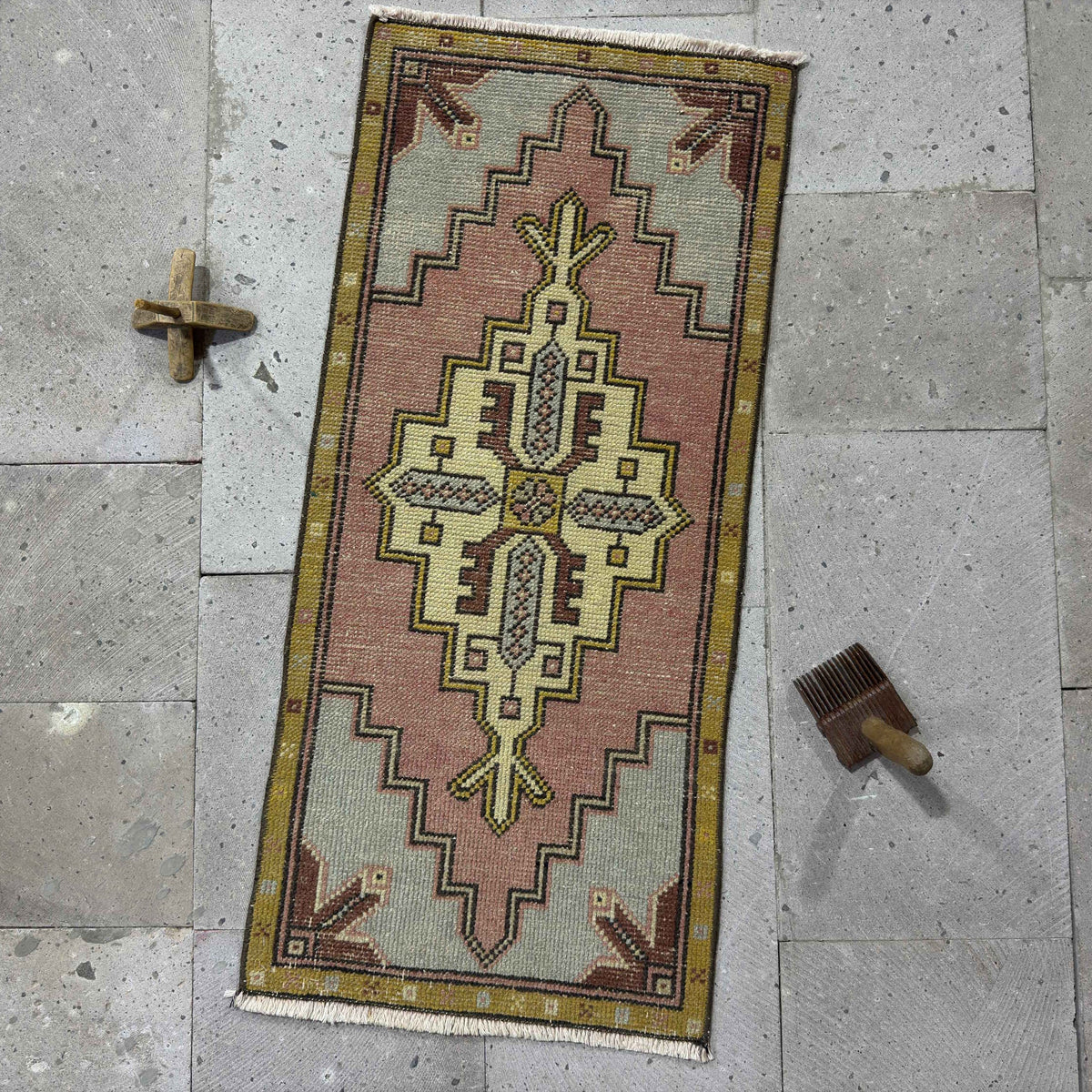pink 2' x 3' mini turkish carpet with medallion design, handmade in Turkey – Aura.