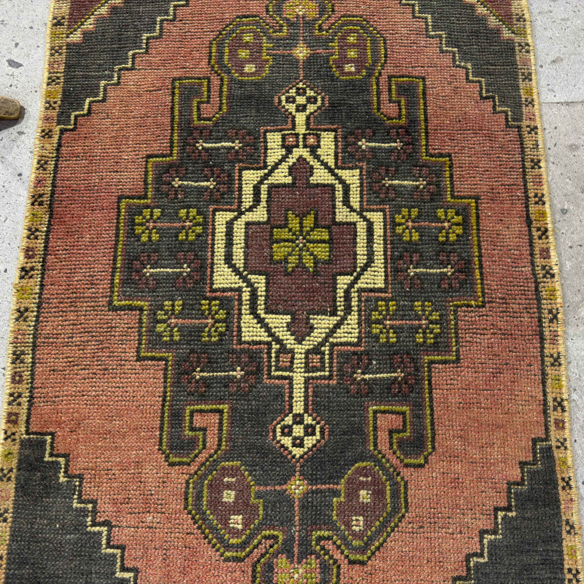 1970s purple mini turkish rug with traditional design, hand-knotted weave and low pile.