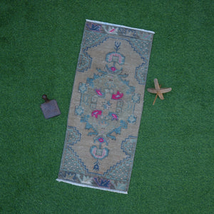 Ina - Mini Vintage Rug