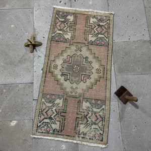 Patty - Mini Vintage Rug