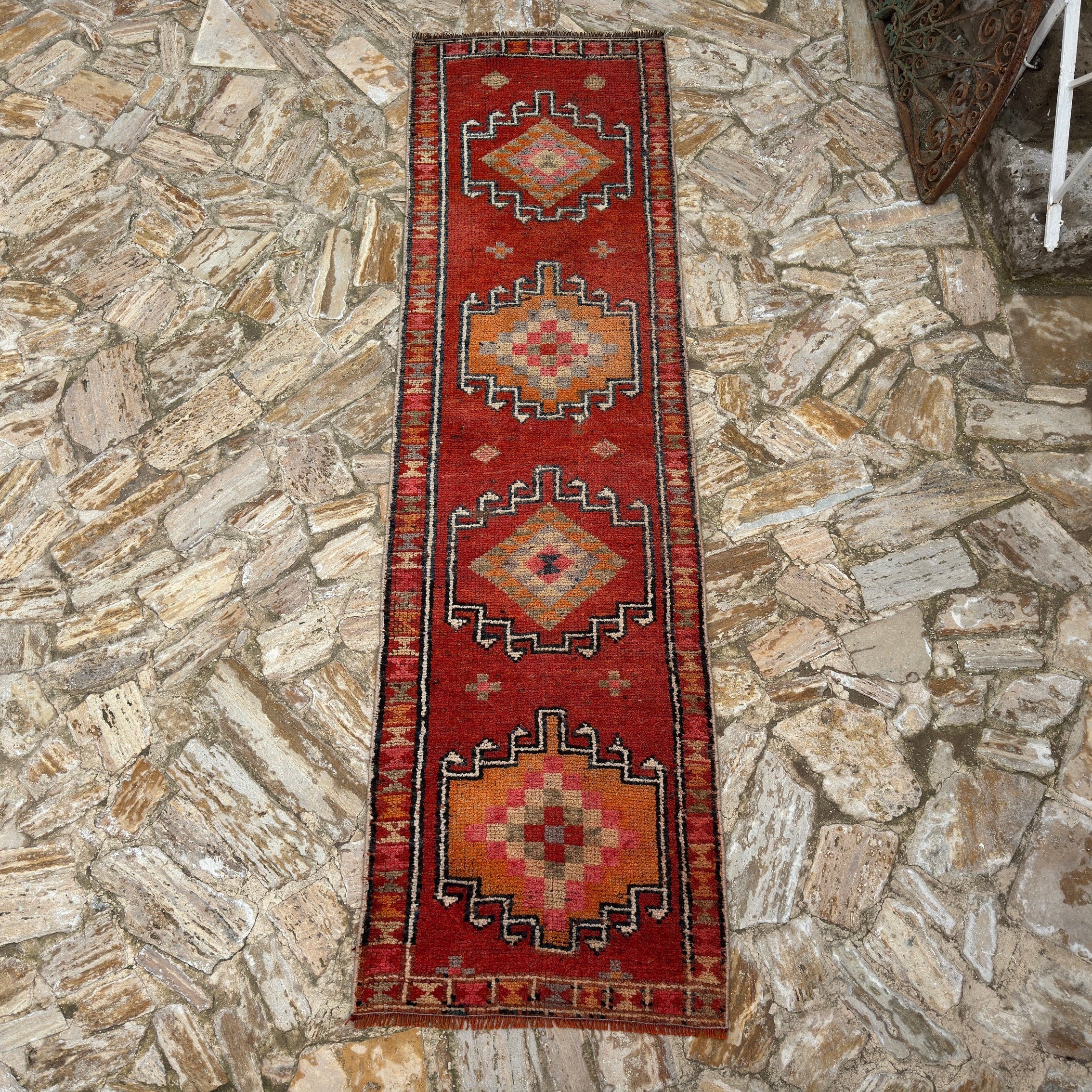 Ora 3' x 10'2"
