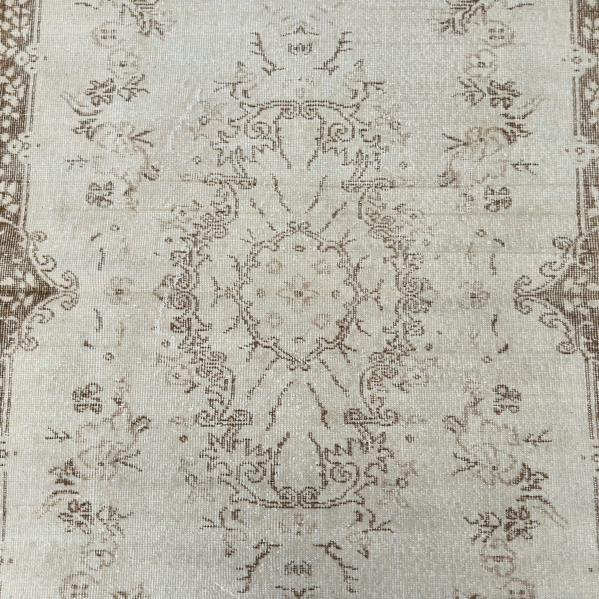 1970s beige Turkish oriental wool rug with medallion design, hand-knotted weave and low pile.