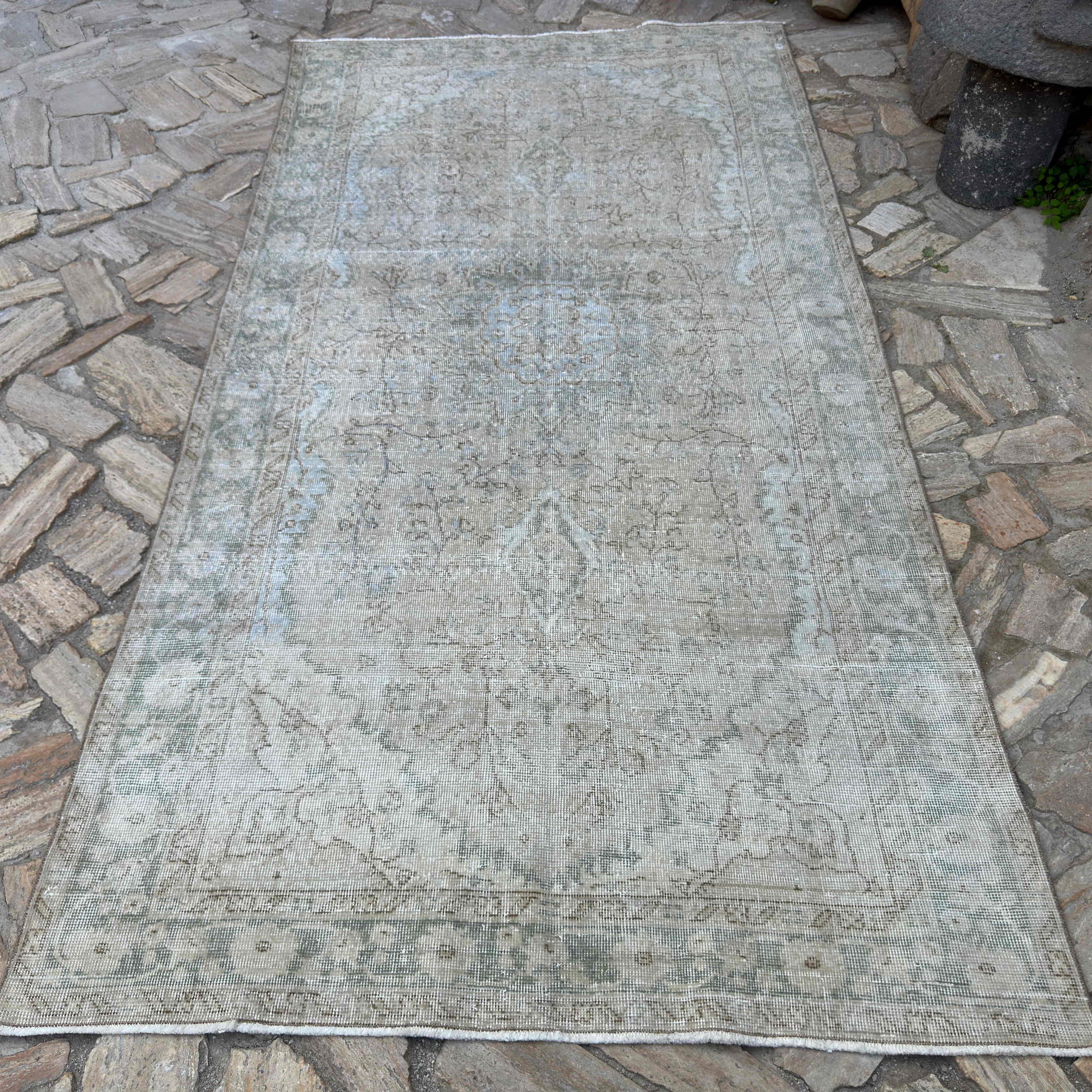 Peter 5' x 9'7''