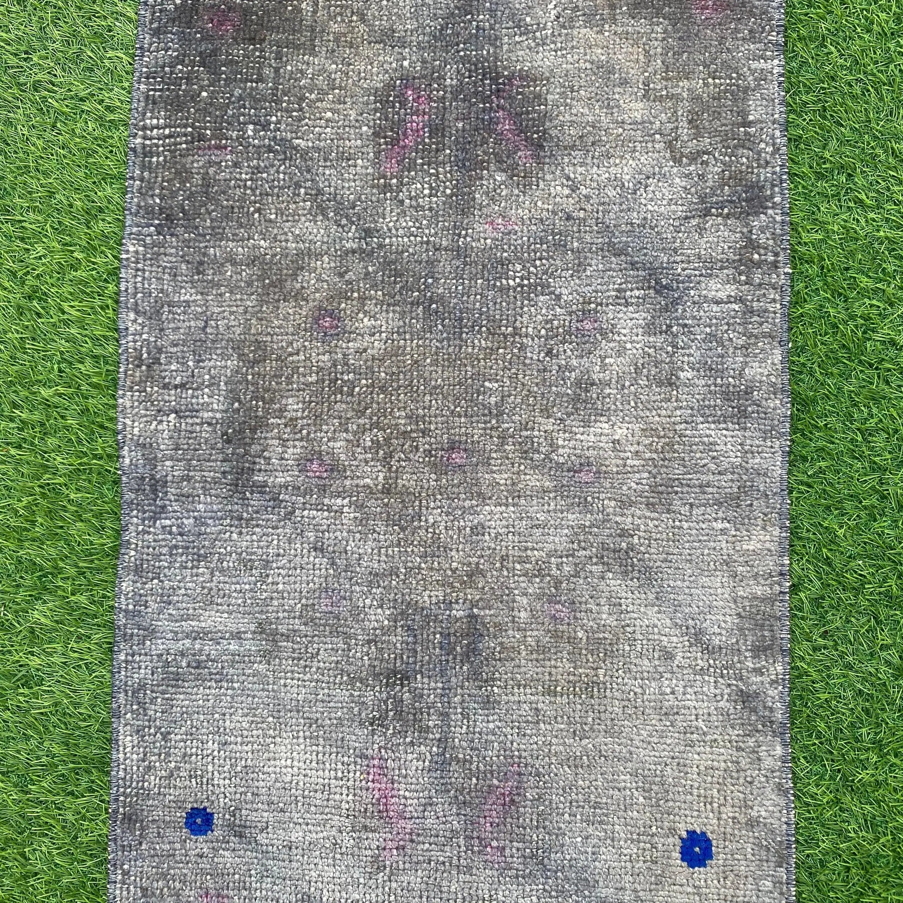 Rosie 1'4'' x 3'4''