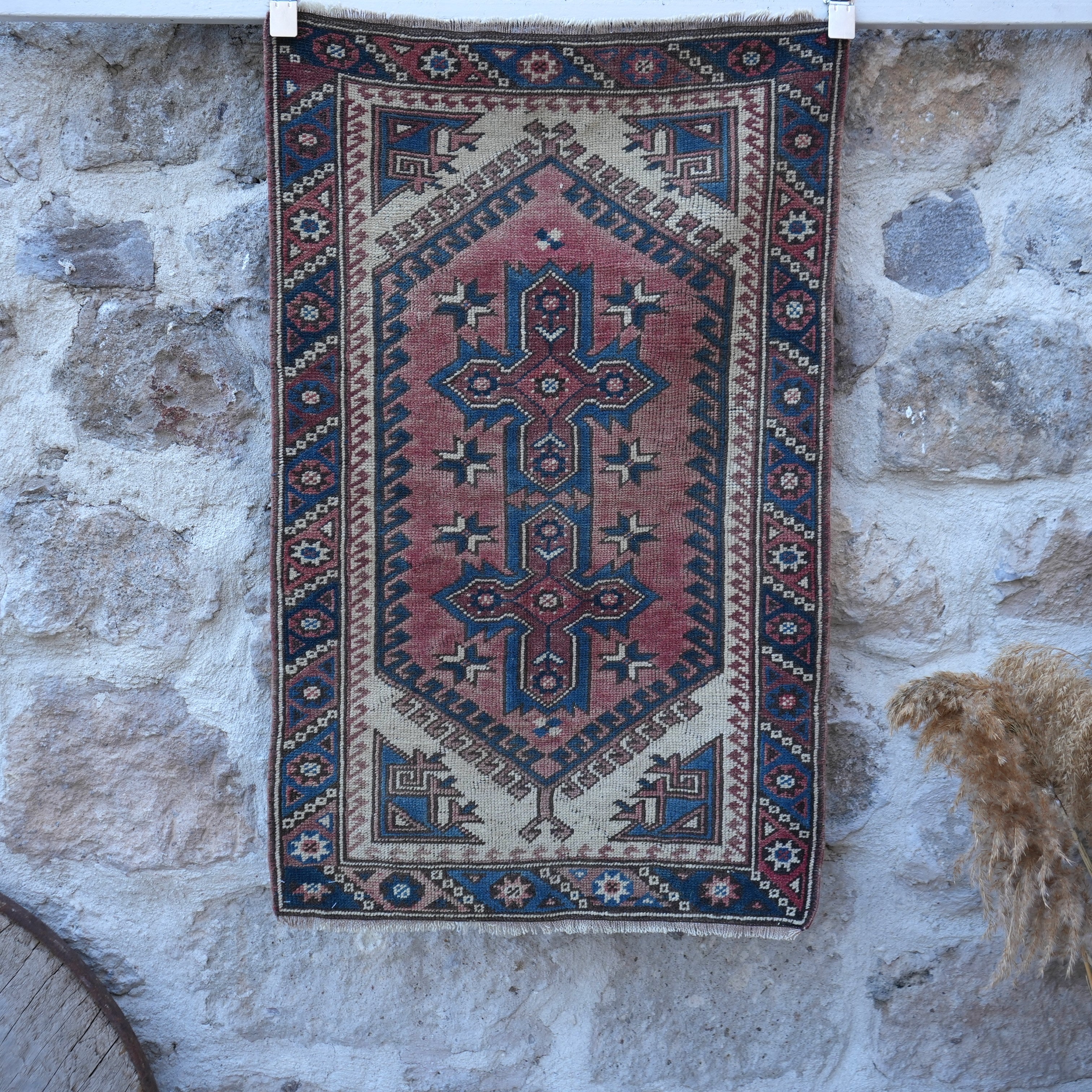 Rosy - Traditional Vintage Rug