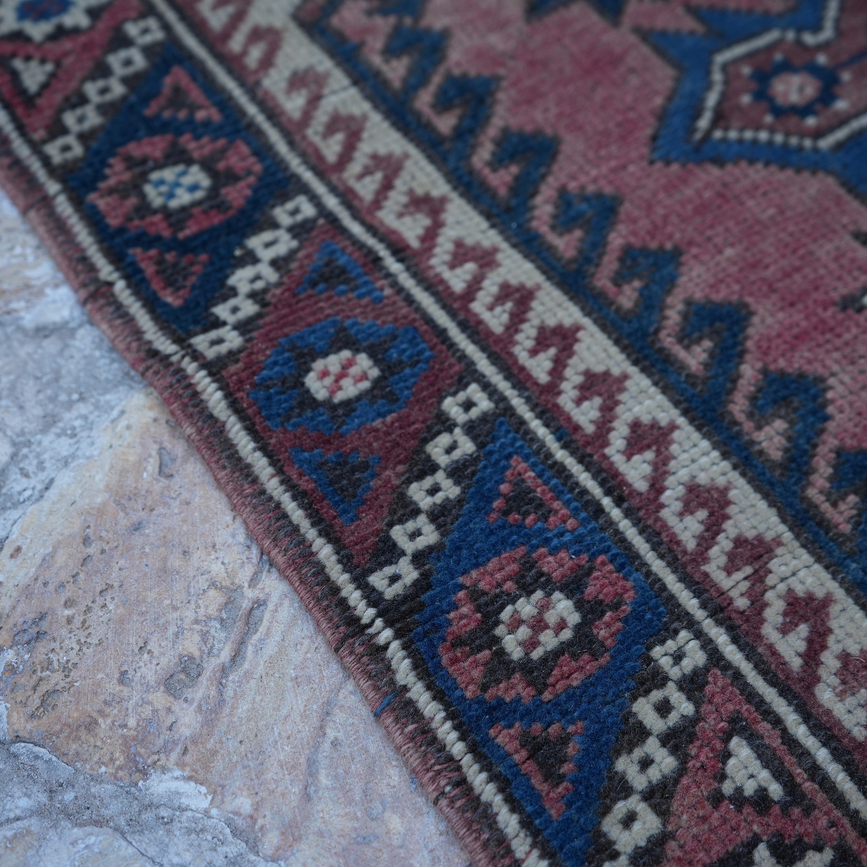 Rosy - Traditional Vintage Rug