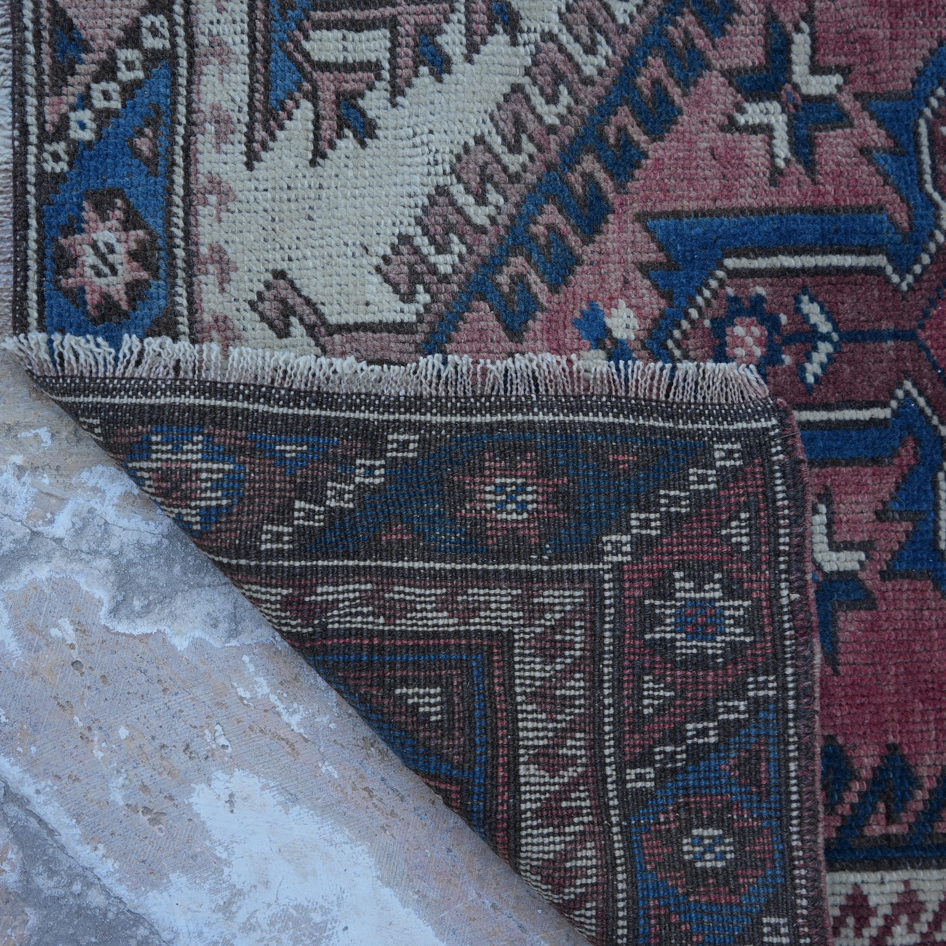 Rosy - Traditional Vintage Rug