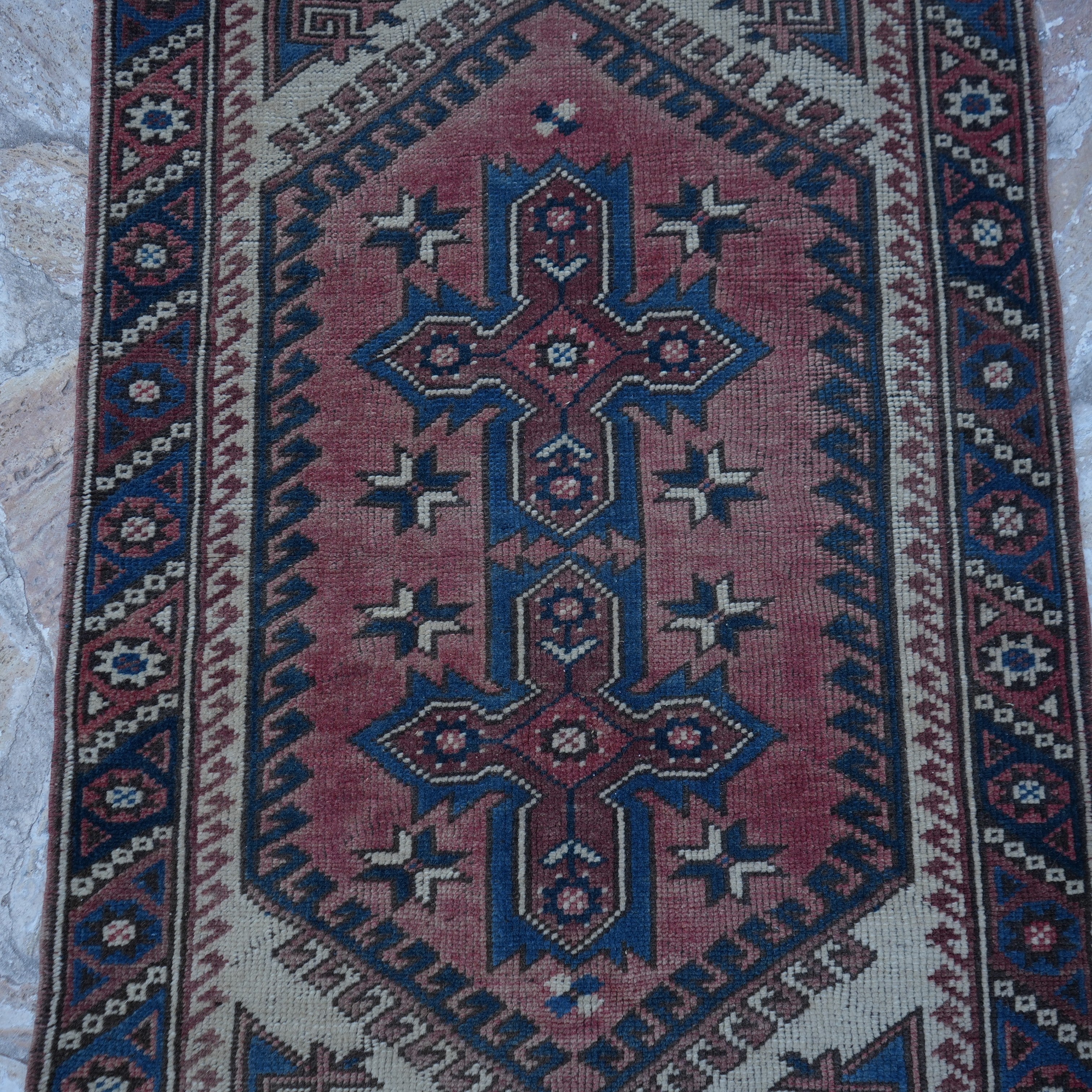 Rosy - Traditional Vintage Rug