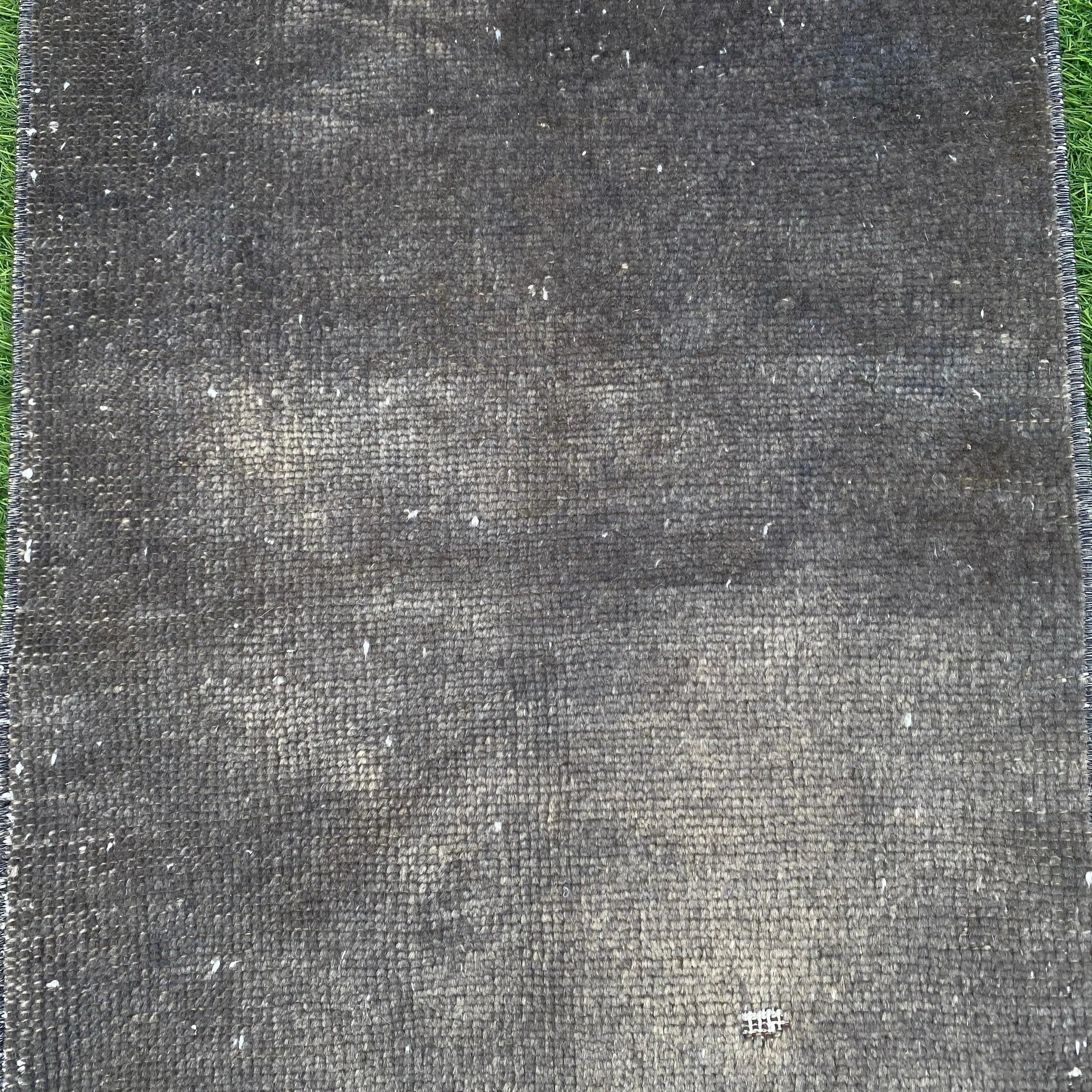 Royal 1'5'' x 2'8''