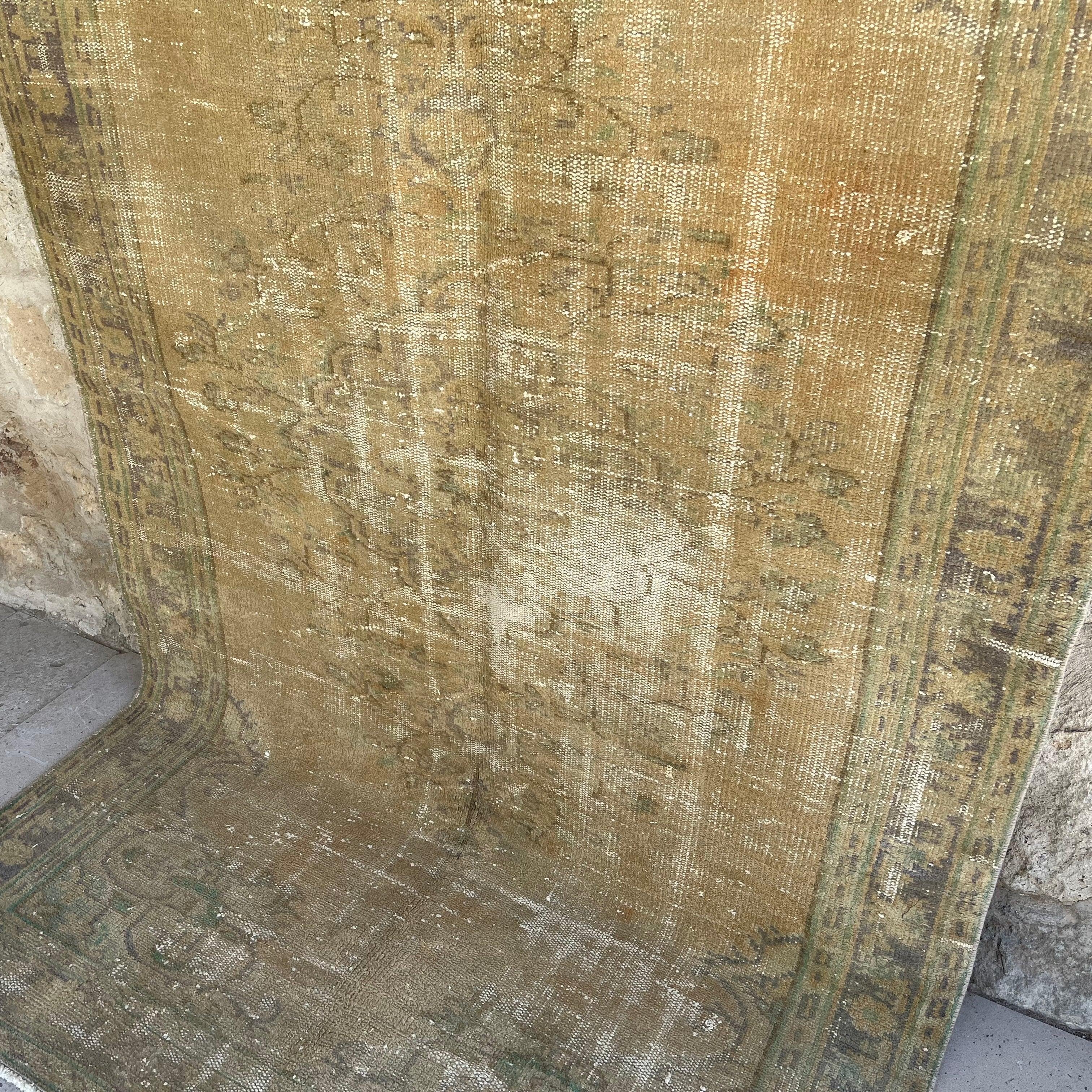 Saint 4'10'' x 8'7''
