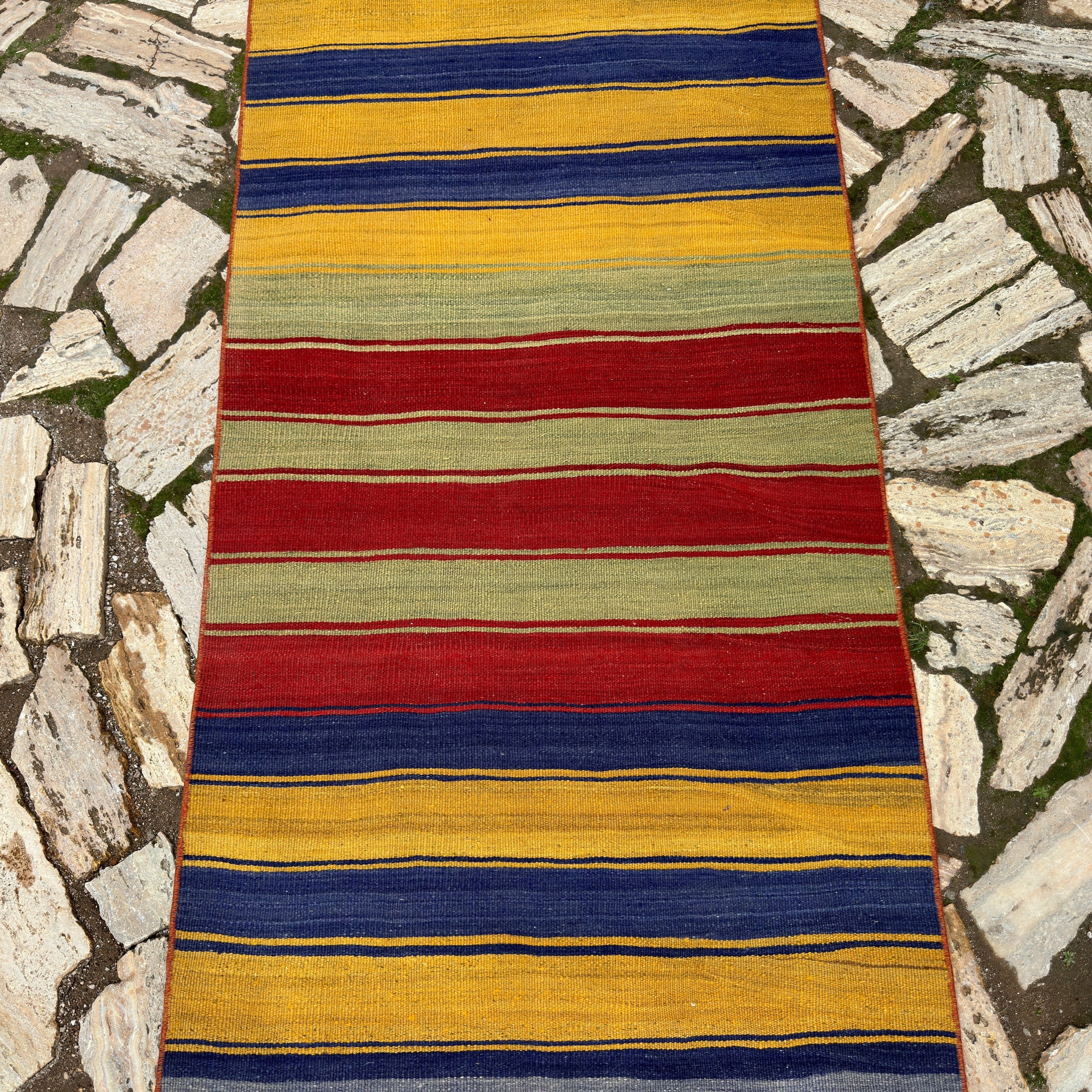 Sebastian 2'10'' x 13'6''