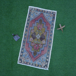 Lida - Small Handmade Rug