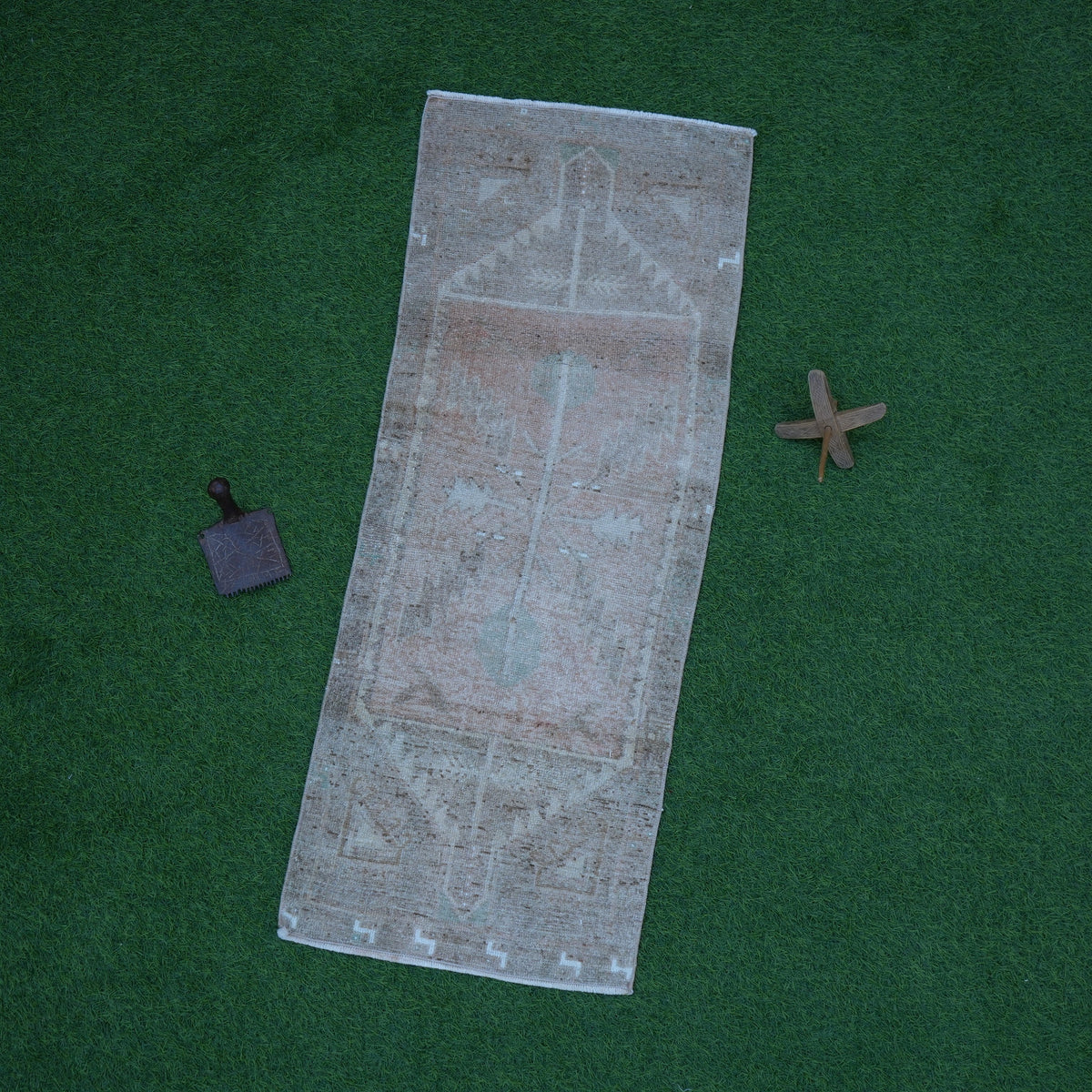 Pink 1' x 4' small rug with neutral design, handmade in Turkey – Phebe.