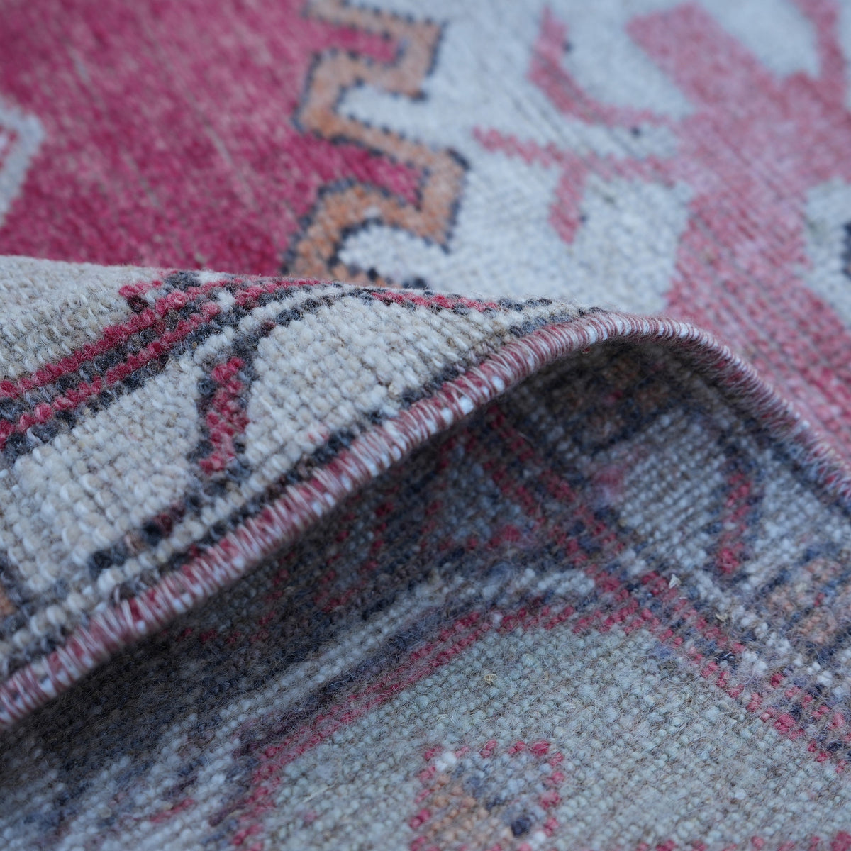 Additional view of the red small turkish rug, hand-knotted in wool and cotton.