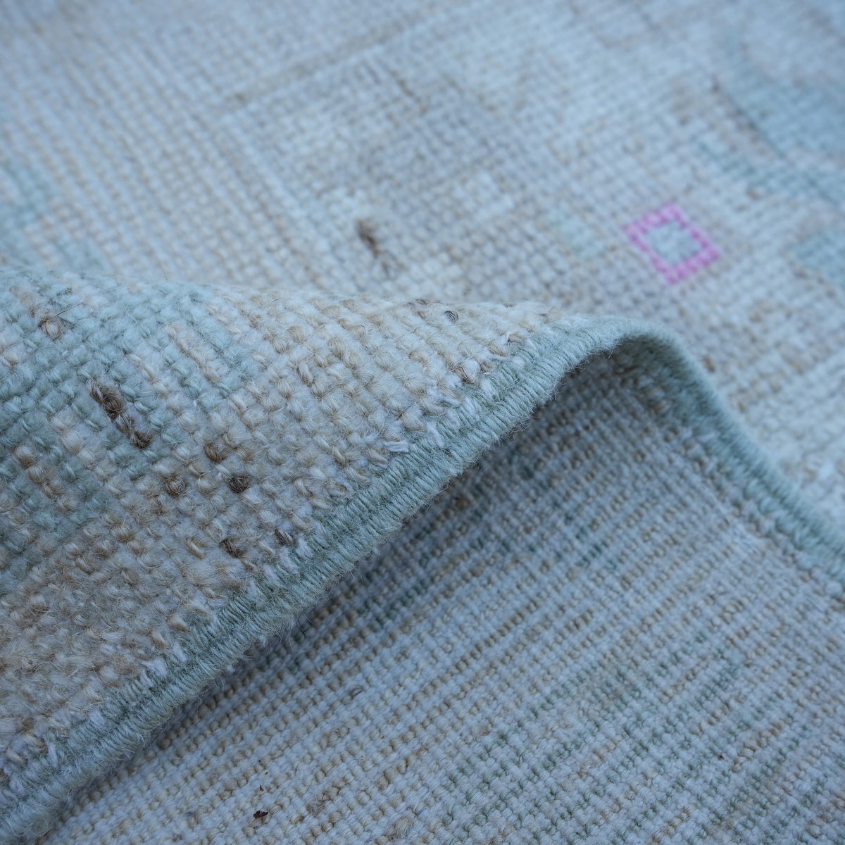 Additional view of the beige Turkish small vintage rug, hand-knotted in wool and cotton.