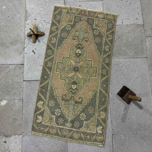 Zita - Small Vintage Rug