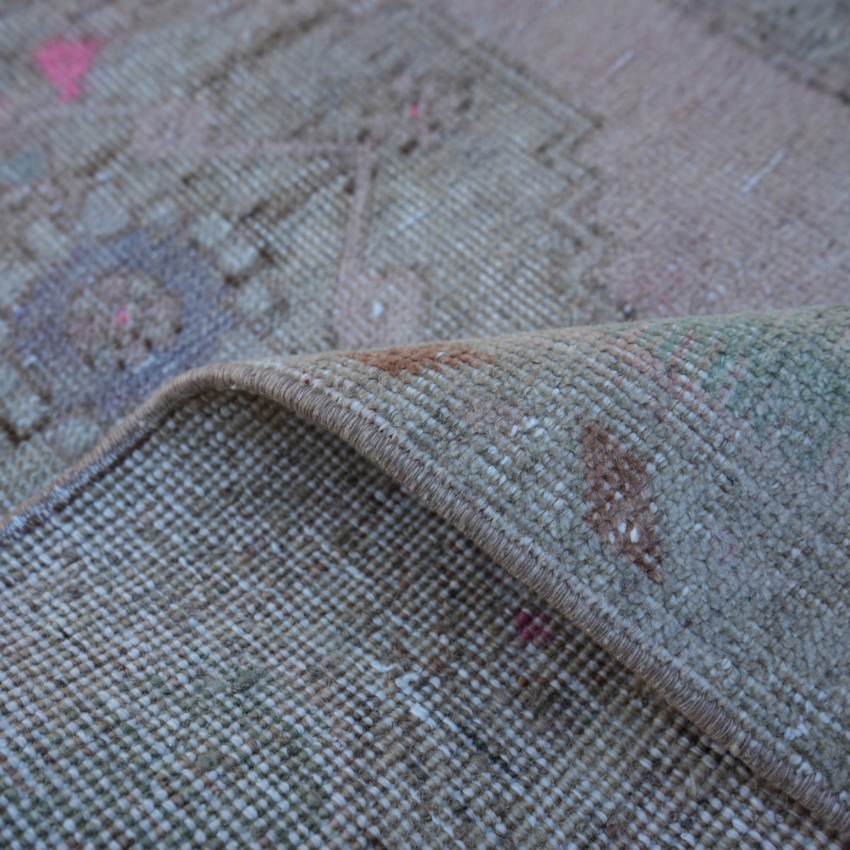 Additional view of the pink Turkish small vintage rug, hand-knotted in wool and cotton.