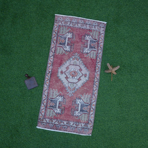 Arlie - Small Vintage Rug