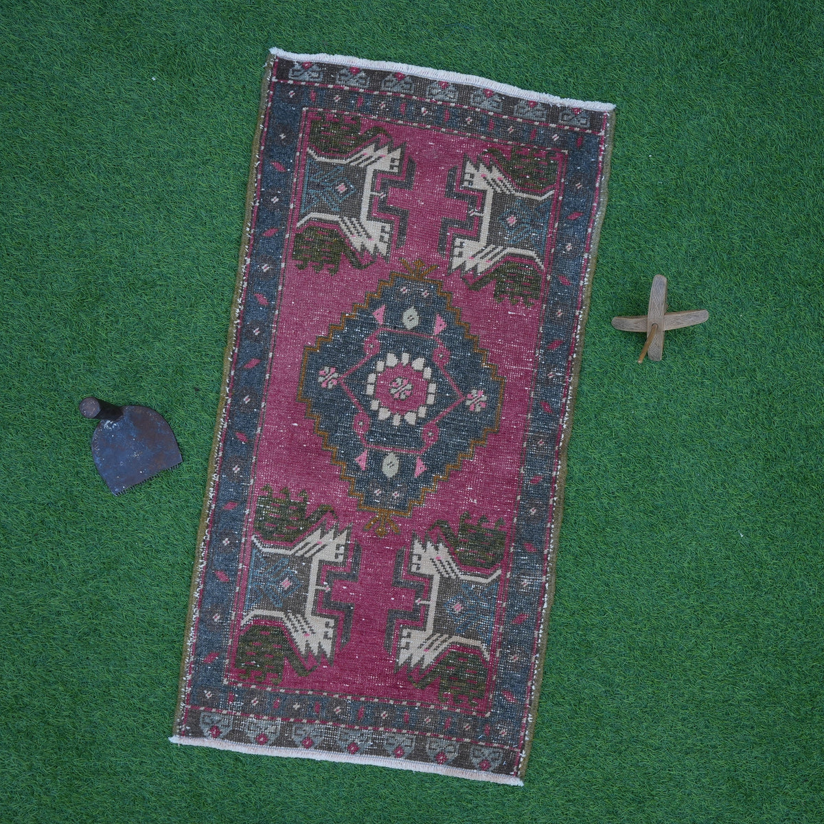 Red 2' x 3' small vintage rug with traditional design, handmade in Turkey – Kai.