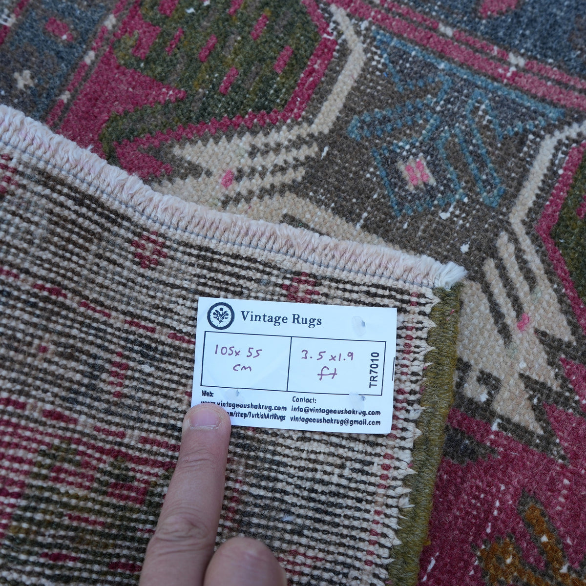 Red 2' x 3' Turkish small vintage rug from the 1970s with traditional design.
