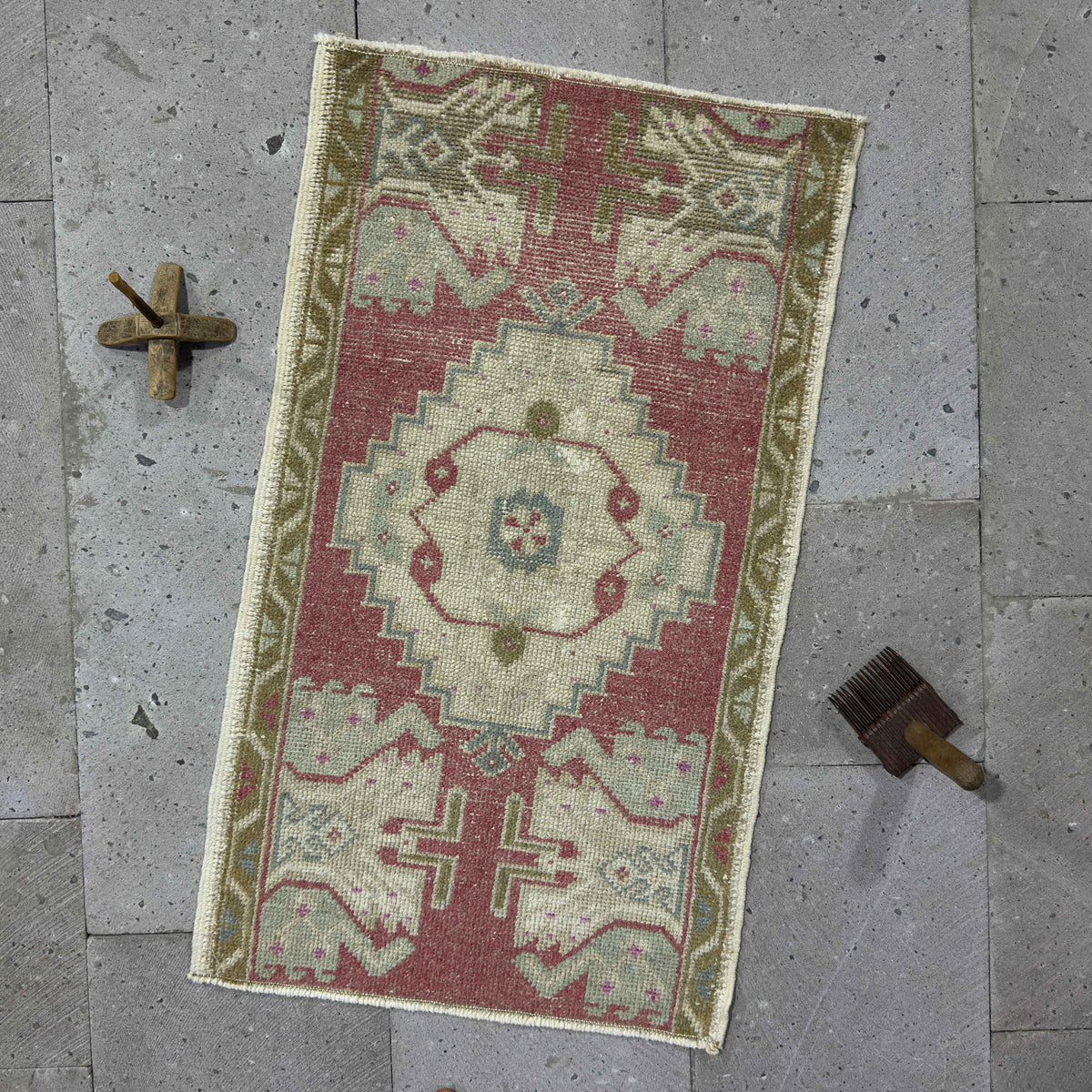 Red 2' x 3' small vintage rug with traditional design, handmade in Turkey – Tildi.