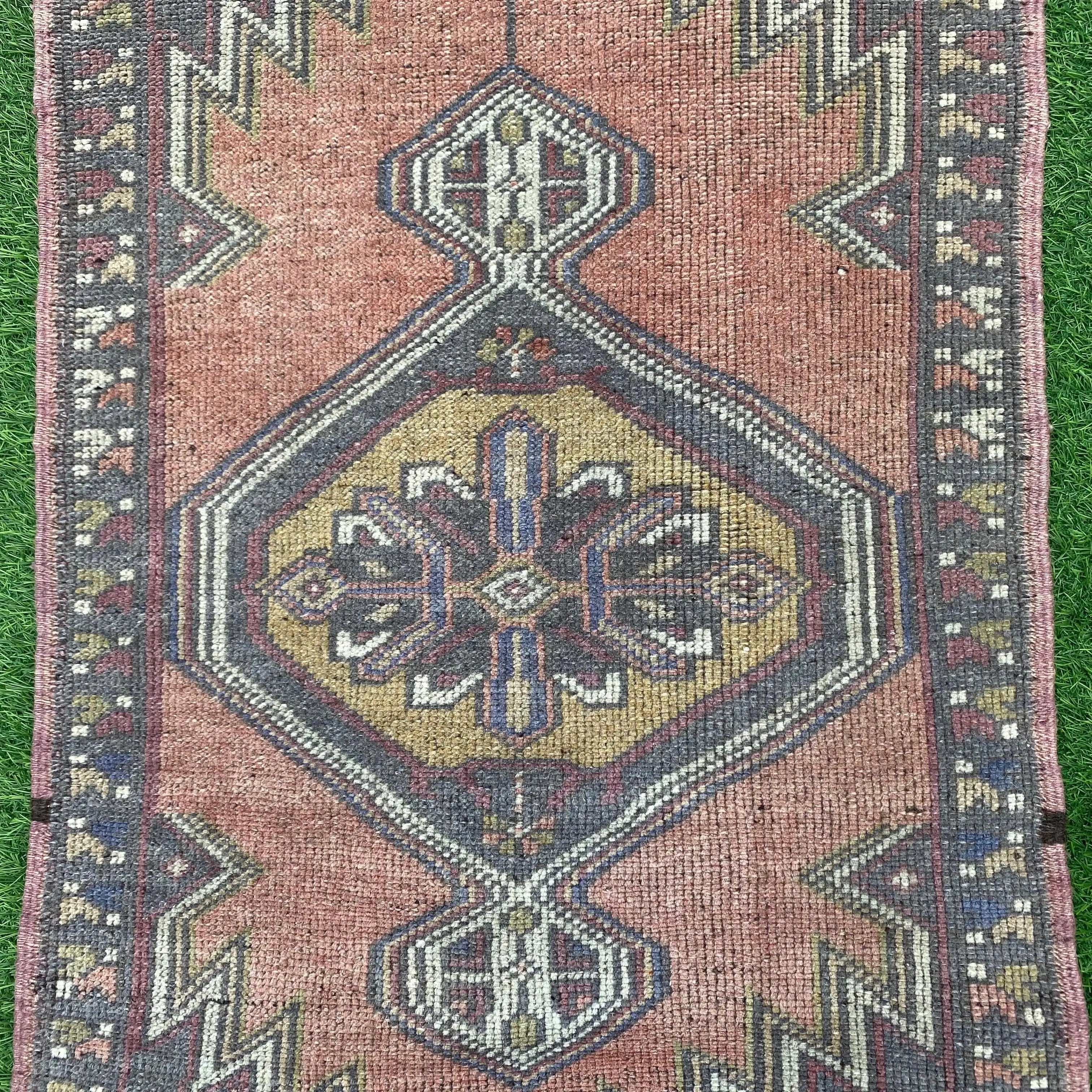 Theodore 2' x 3'5''
