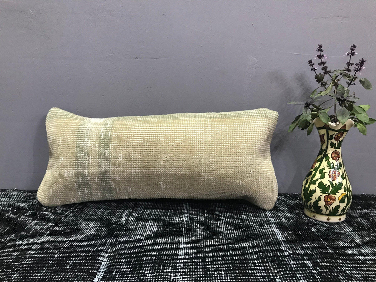 Beige throw pillow with neutral design, handmade in Turkey – SY00015.