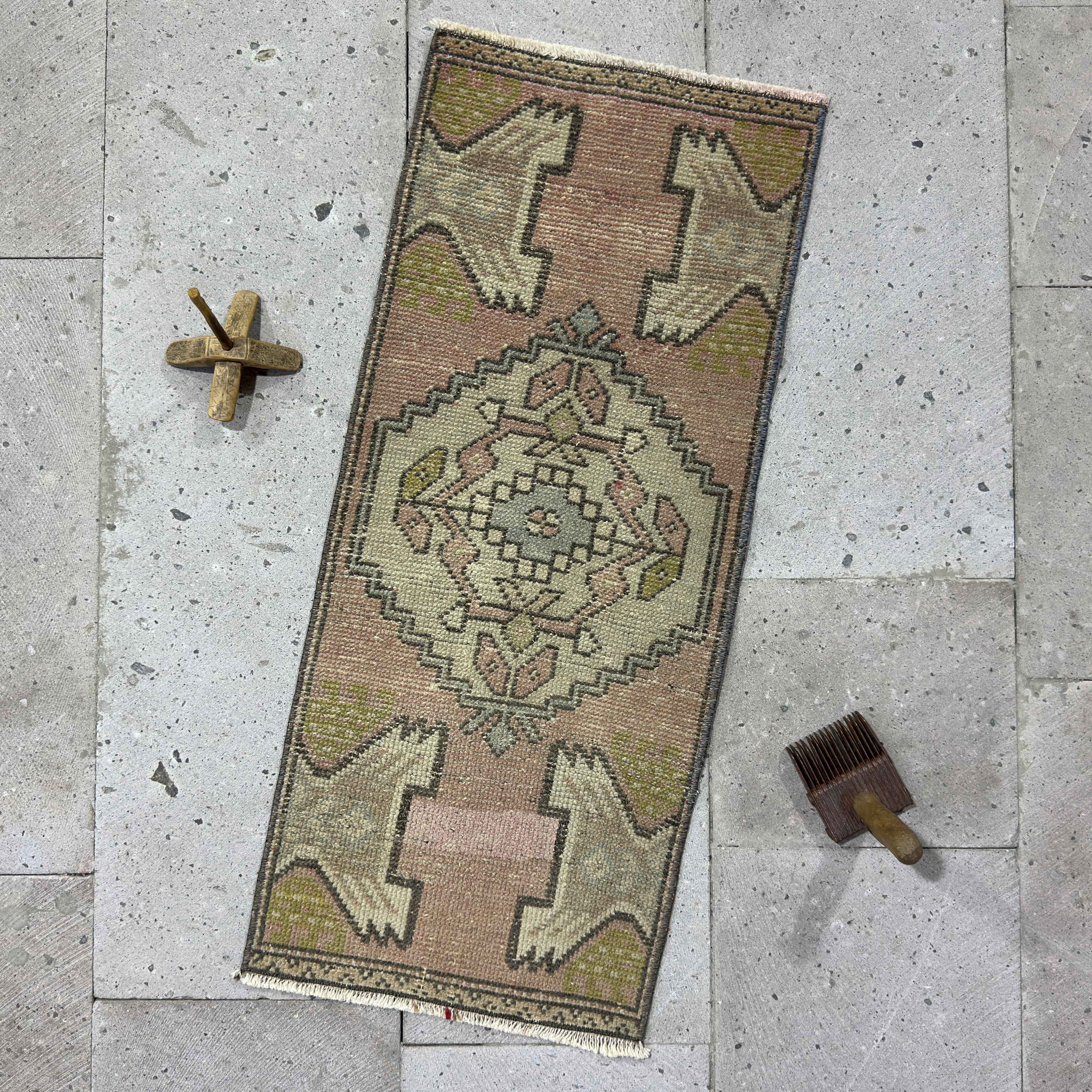 Pink 1' x 3' turkish mini rug with traditional design, handmade in Turkey – Fina.