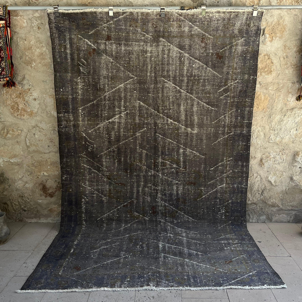 Black 6' x 9' turkish overdyed rug with overdyed design, handmade in Turkey – Rodriguez.