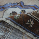 Additional view of the gray turkish rug, hand-knotted in wool and cotton.