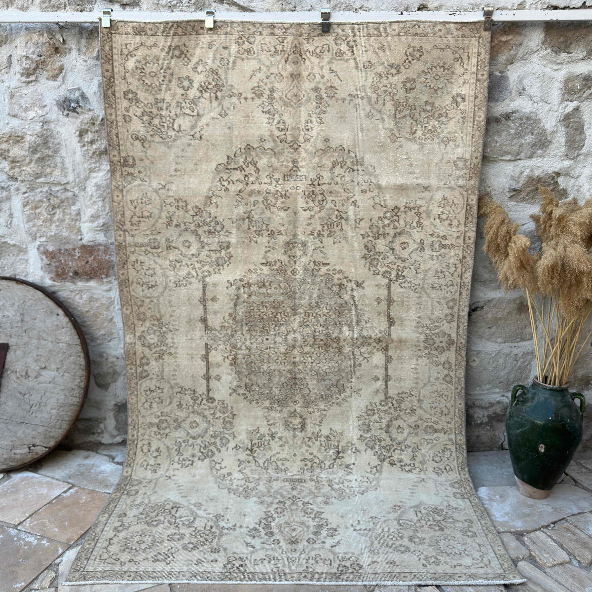 Beige 5' x 9' turkish rug with neutral design, handmade in Turkey – Callan.