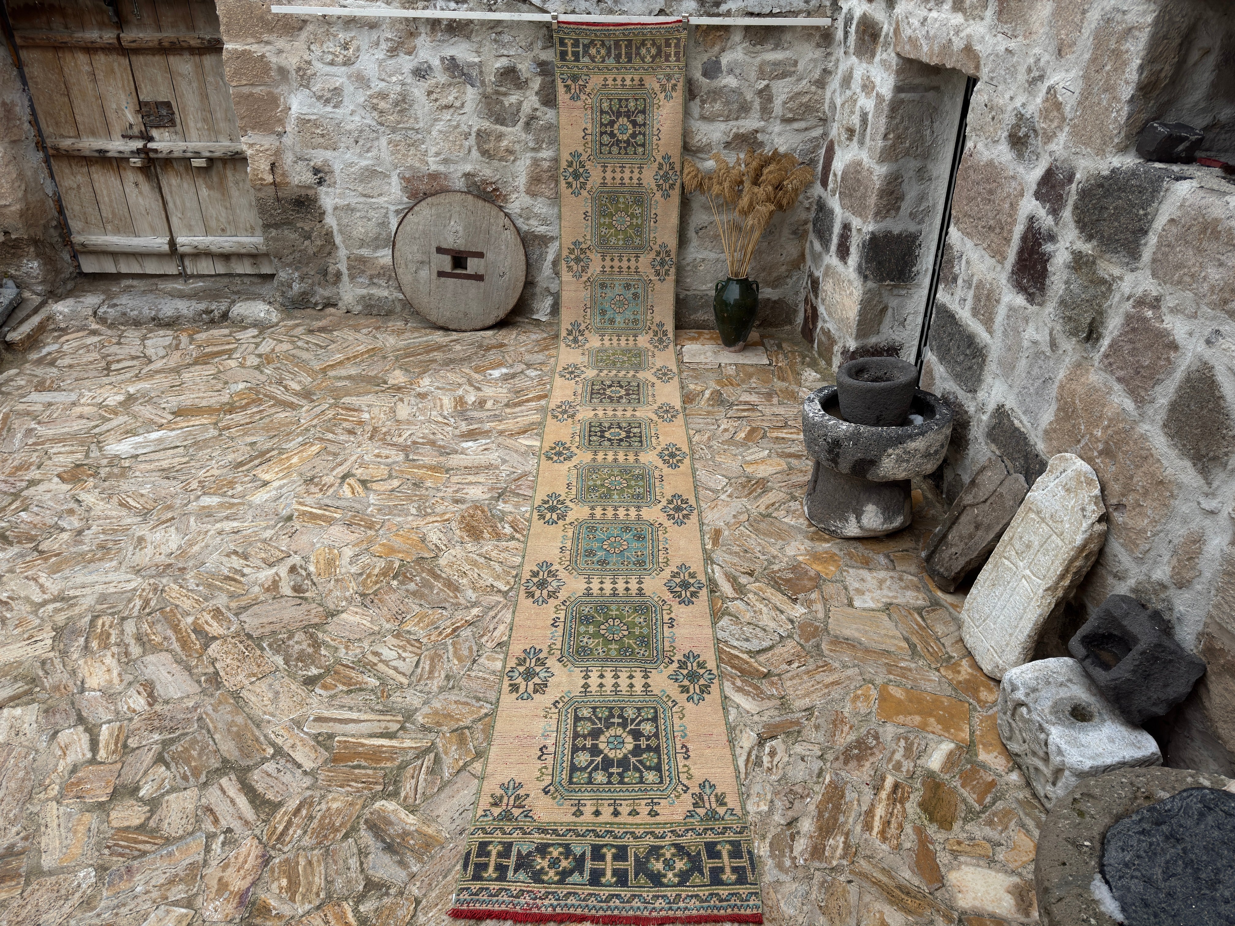 Tybie 2'10" x 20'10"