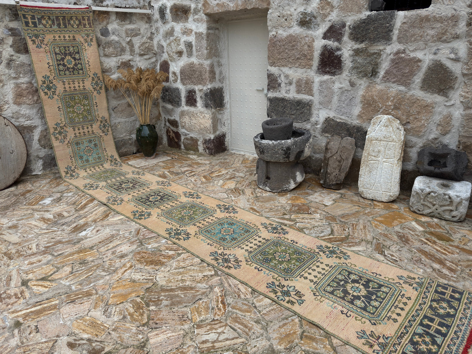 Tybie 2'10" x 20'10"