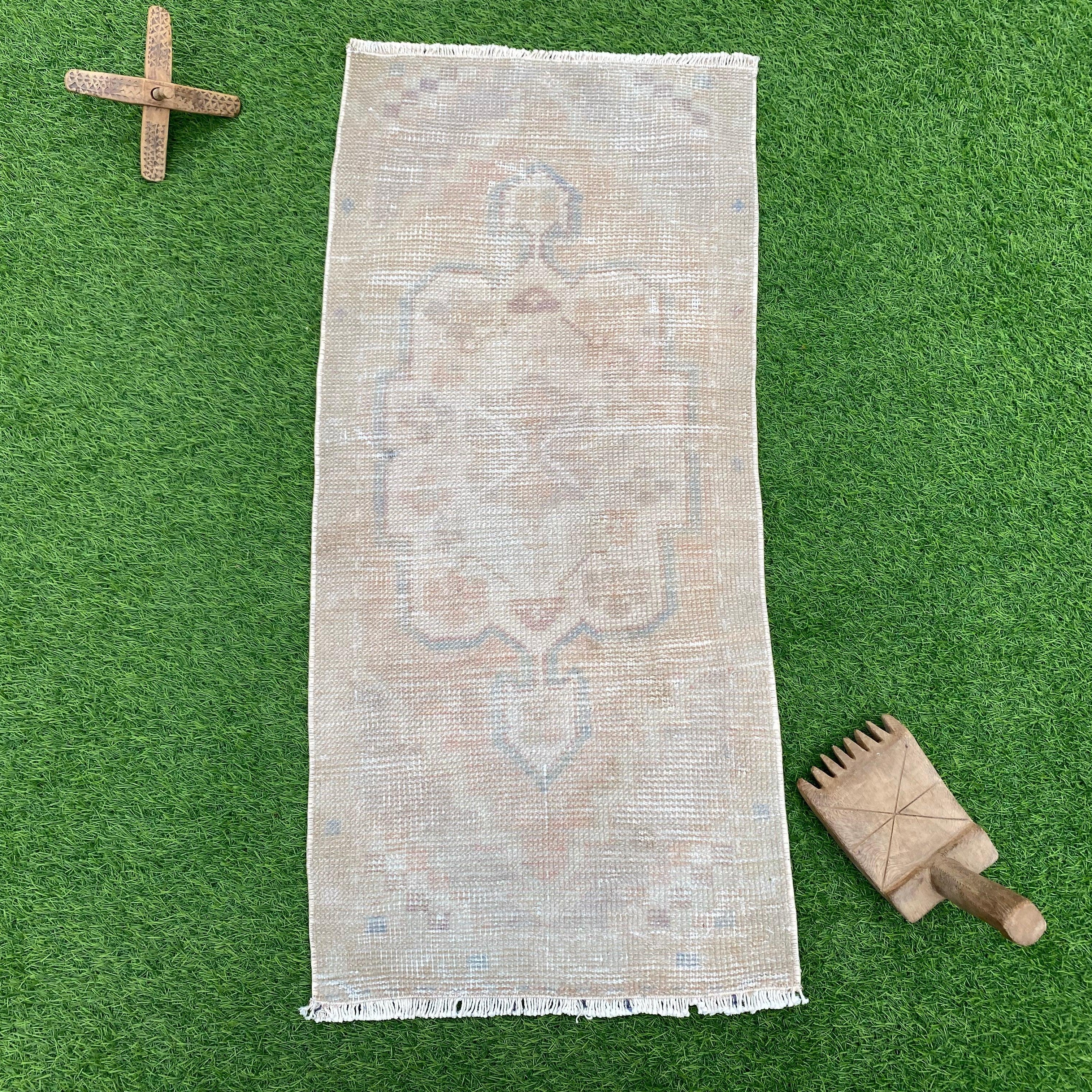 Upton 1'5'' x 3'2''