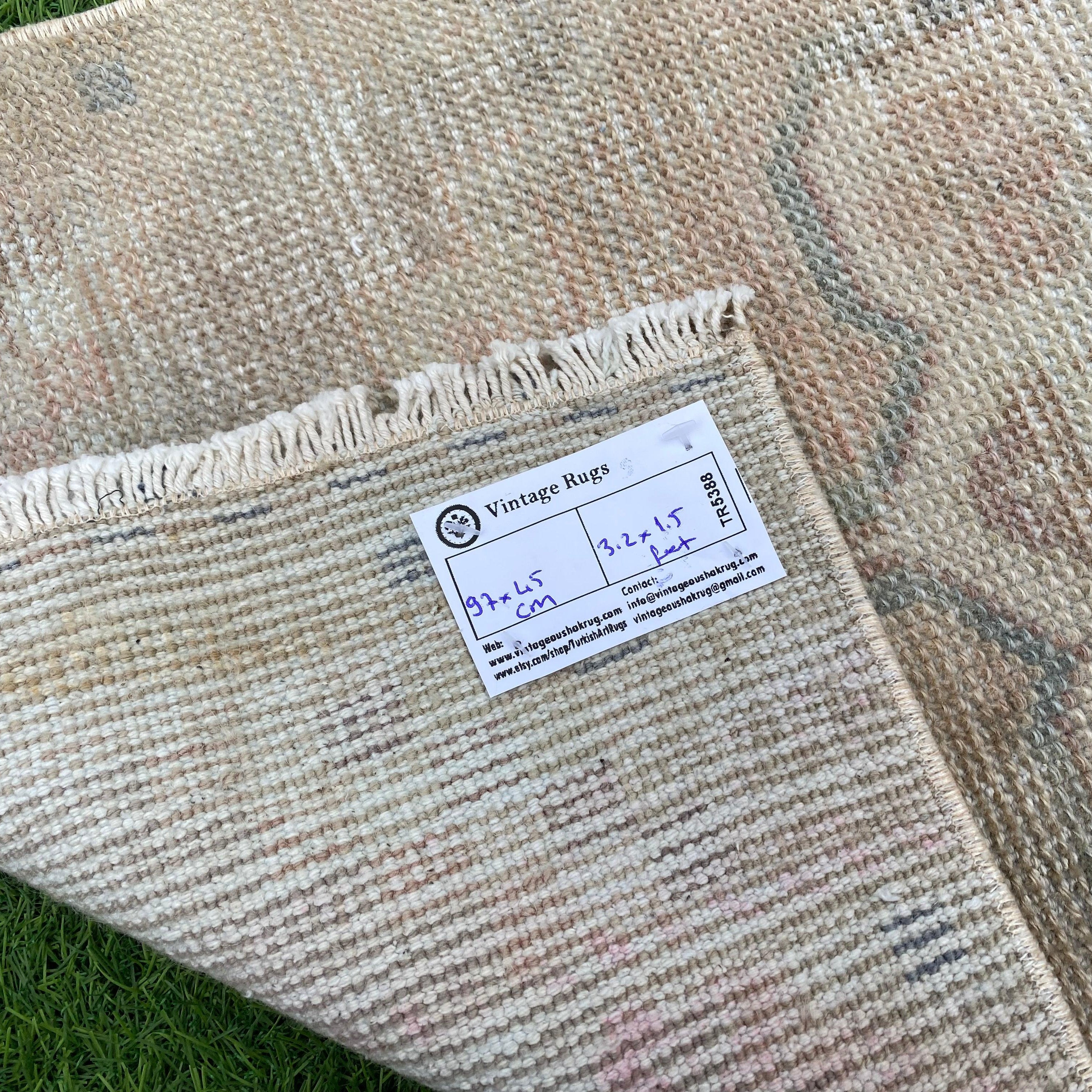 Upton 1'5'' x 3'2''