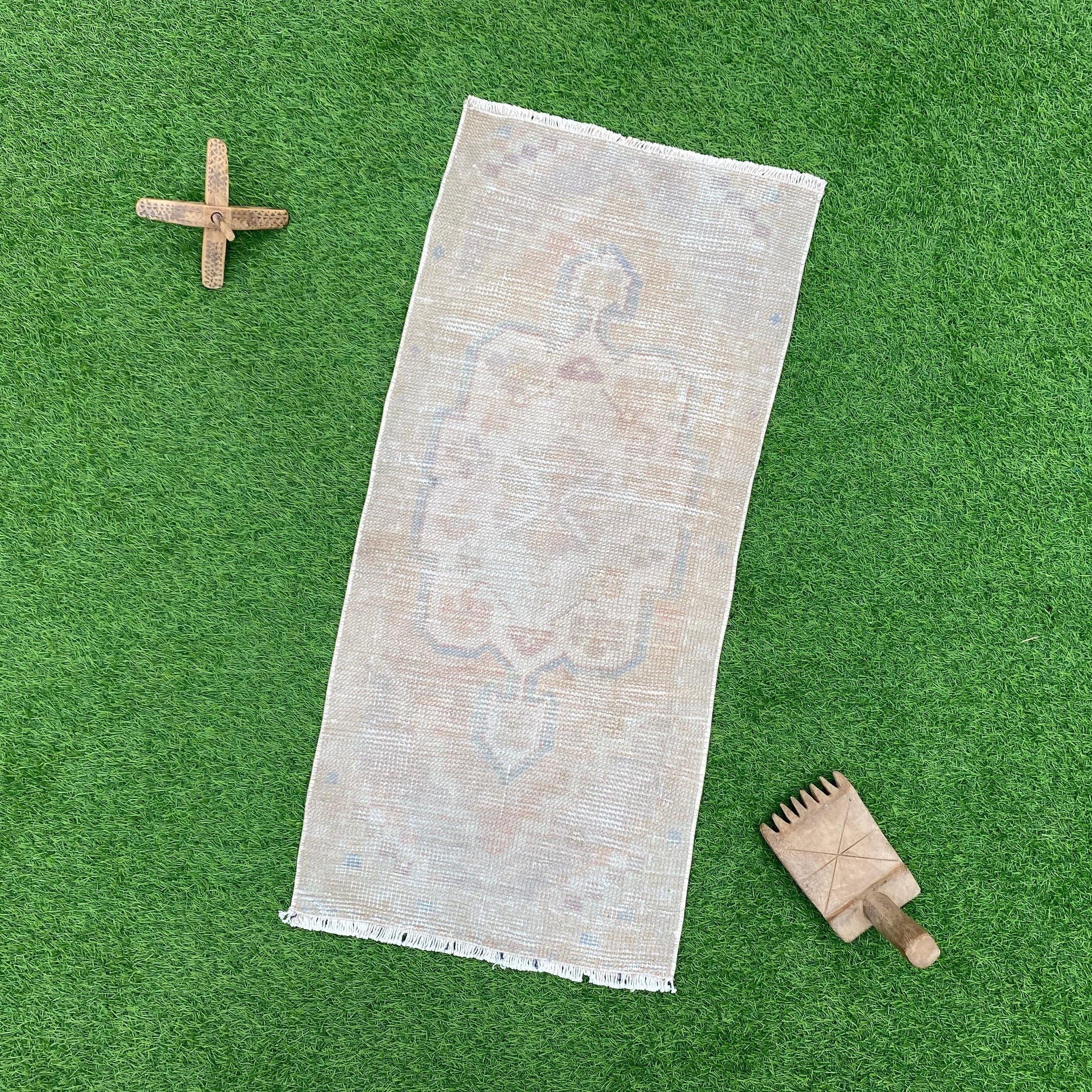 Upton 1'5'' x 3'2''