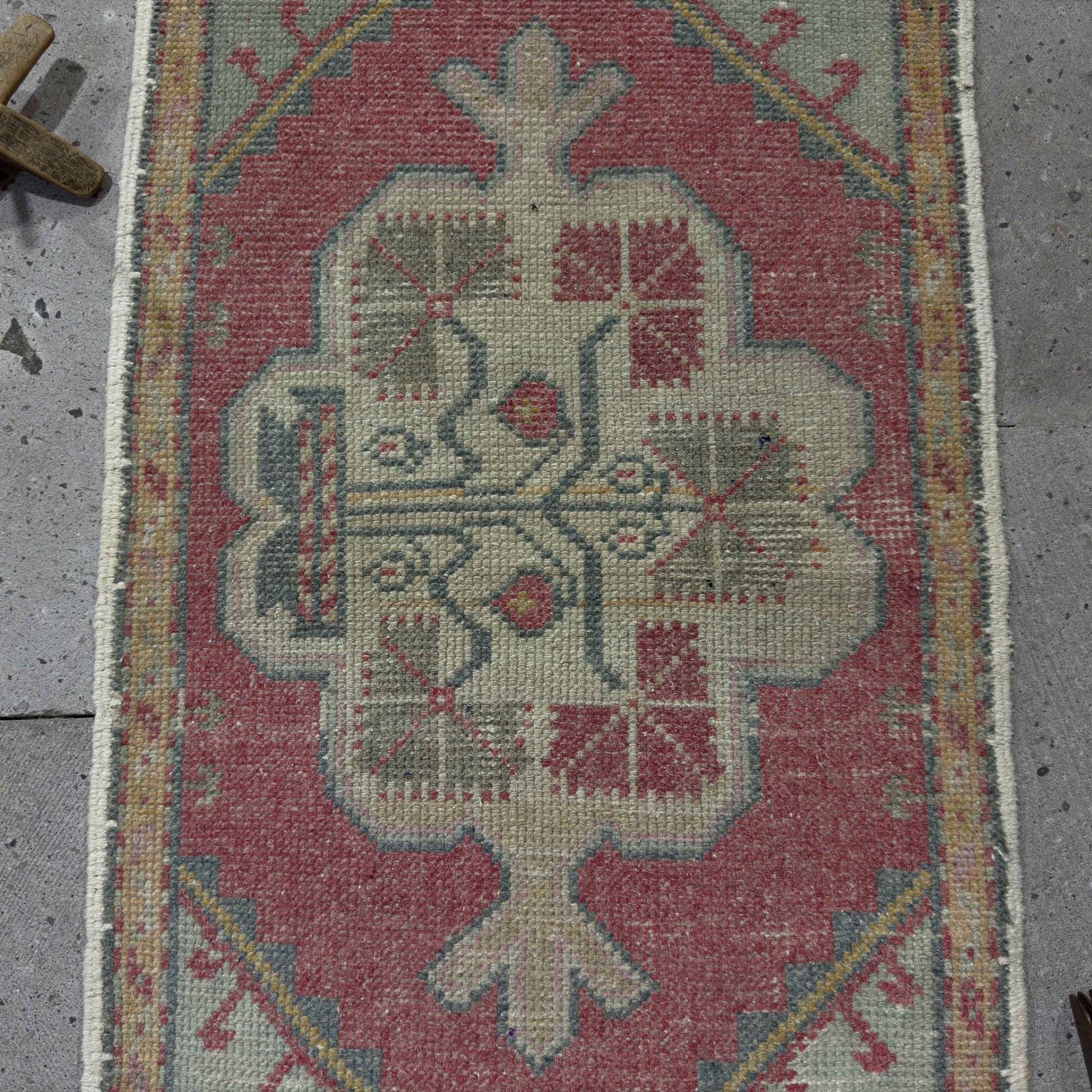 Valene 1’8” x 3’4”